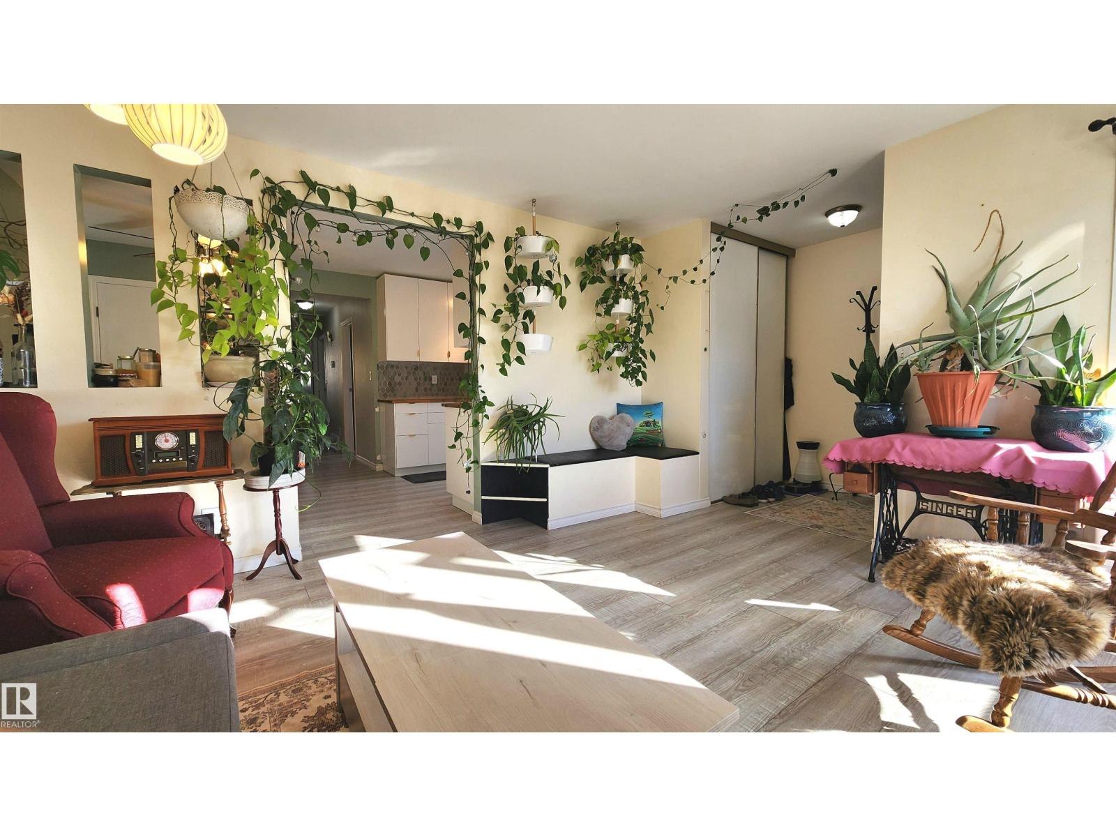 3531 46 St Nw, Edmonton, Alberta  T6L 5C6 - Photo 2 - E4483287