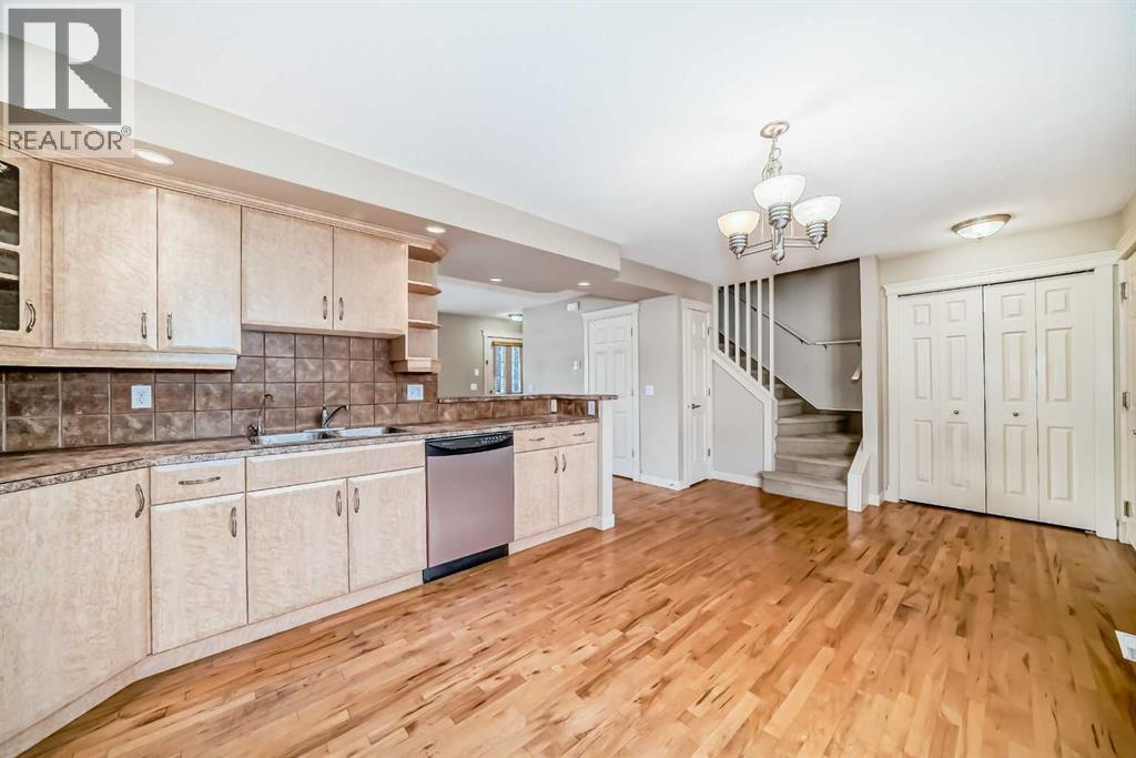 42 Ypres Green Sw, Calgary, Alberta  T2T 6M1 - Photo 8 - A2252885