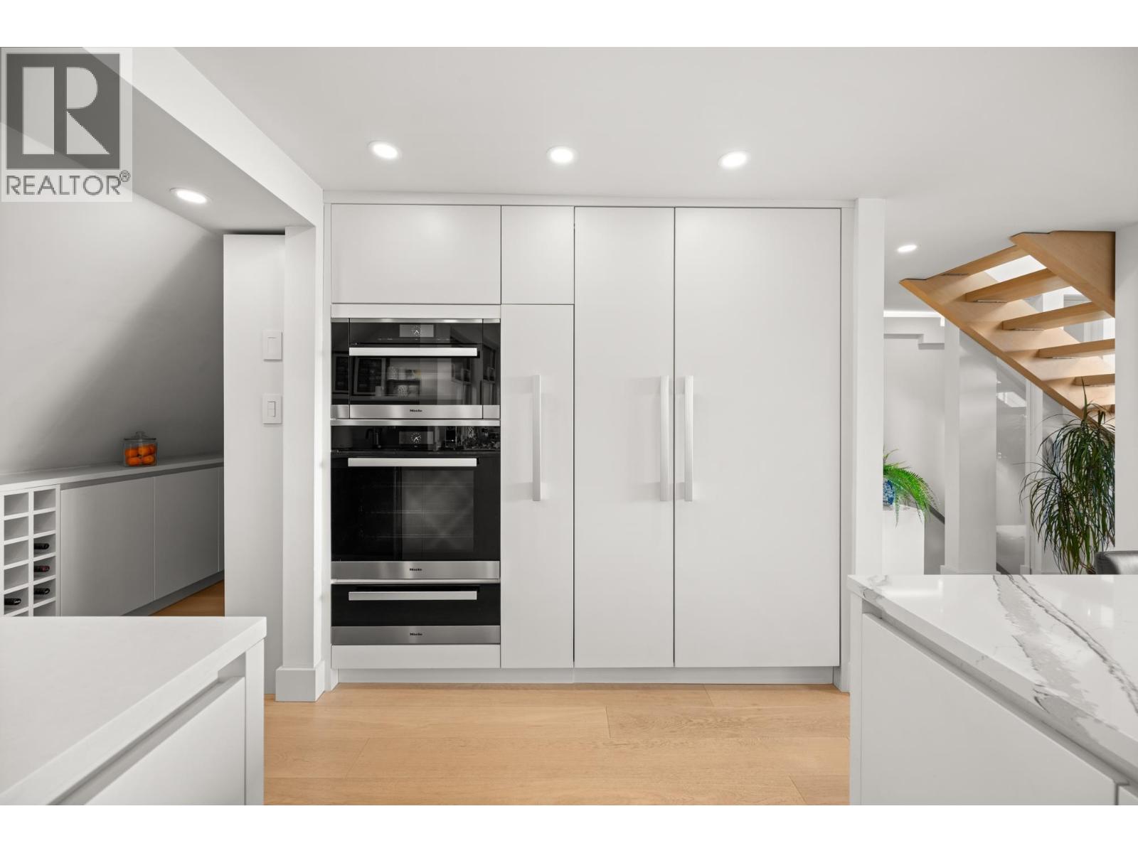 418 5 K De K Court, New Westminster, British Columbia  V3M 6B6 - Photo 3 - R3113399