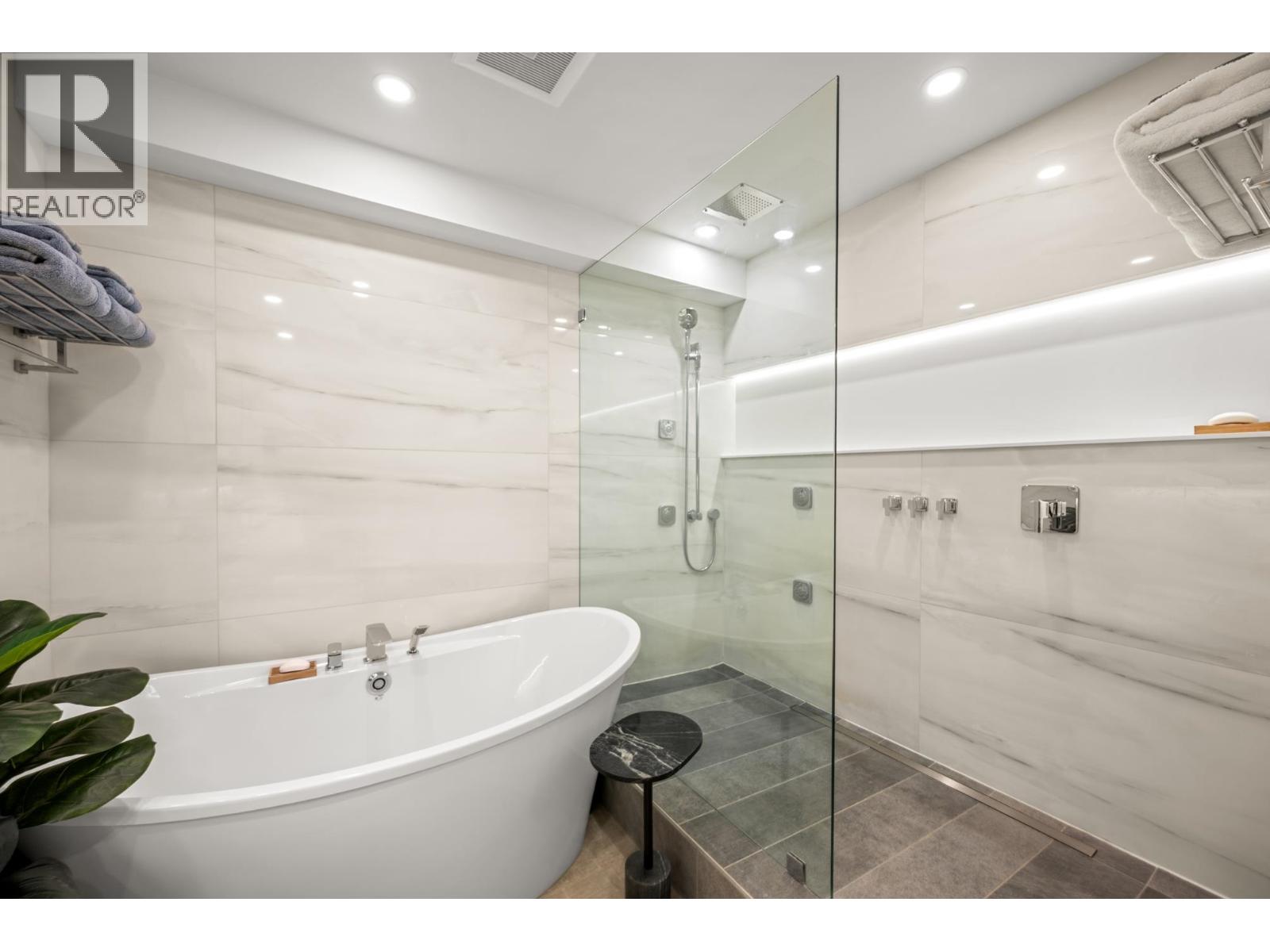 418 5 K De K Court, New Westminster, British Columbia  V3M 6B6 - Photo 39 - R3113399