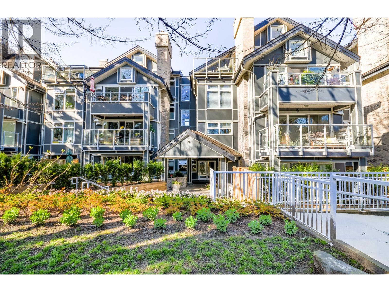 203 865 W 15th Avenue, Vancouver, British Columbia  V5Z 1R8 - Photo 1 - R3113831