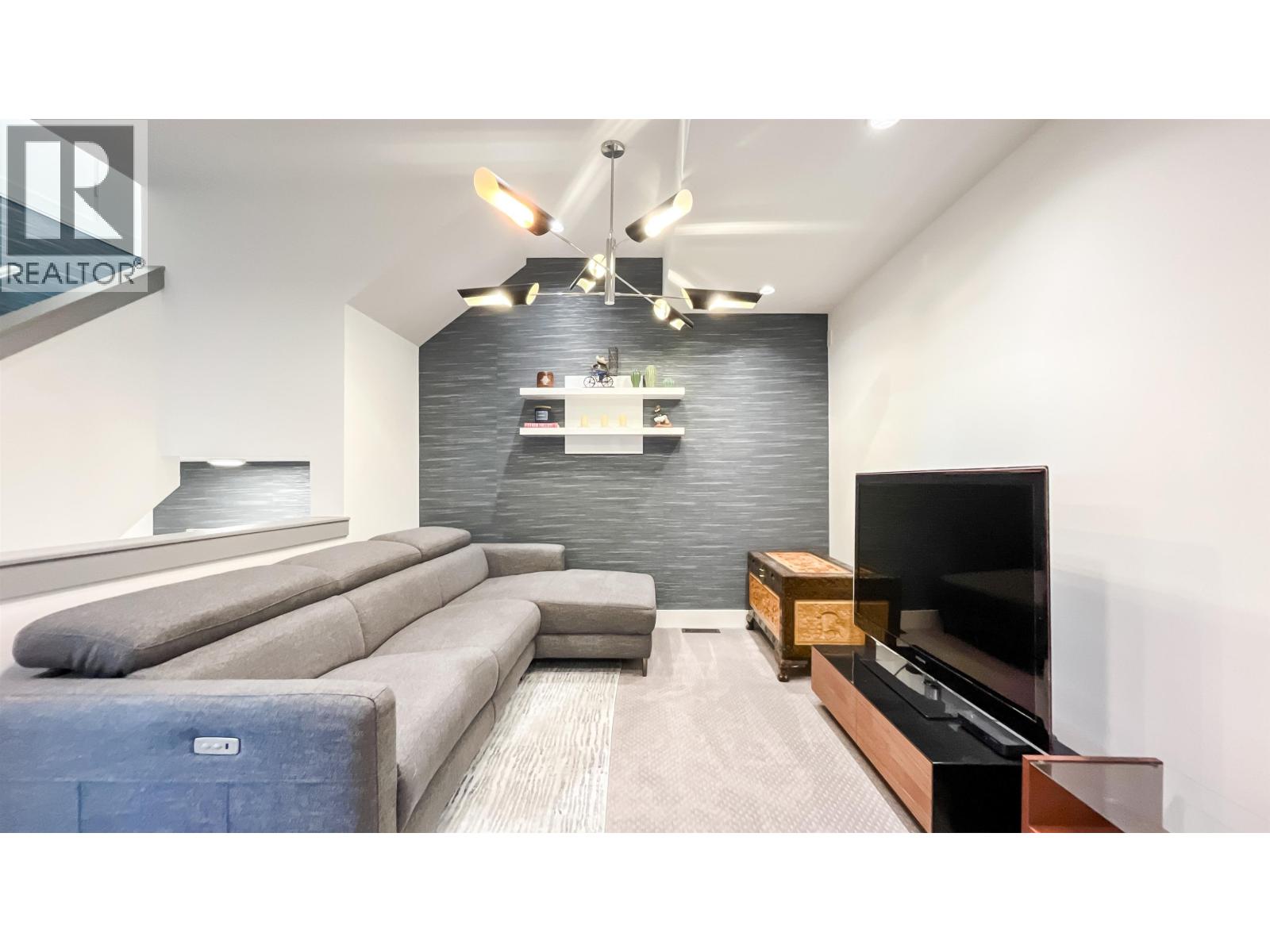 2 3535 Princeton Avenue, Coquitlam, British Columbia  V3E 0P1 - Photo 34 - R3113378