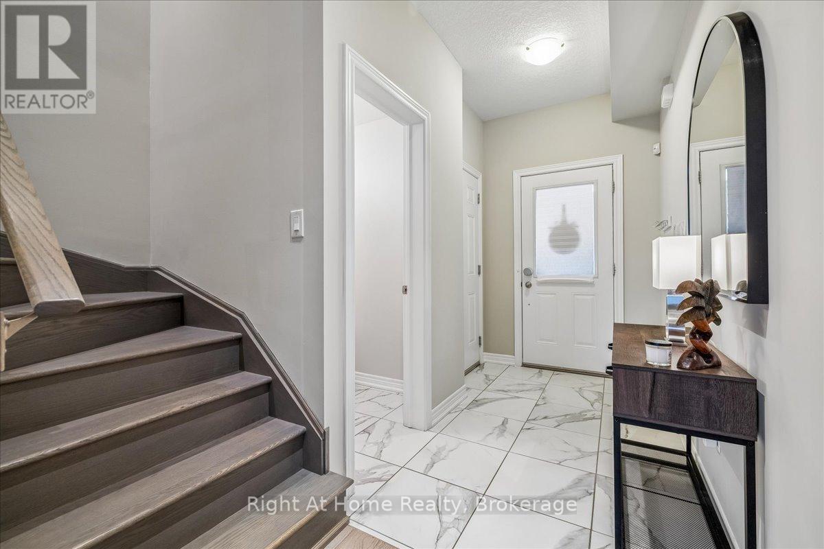 67 Foothills Lane, Hamilton, Ontario  L8E 0K1 - Photo 4 - X13023414