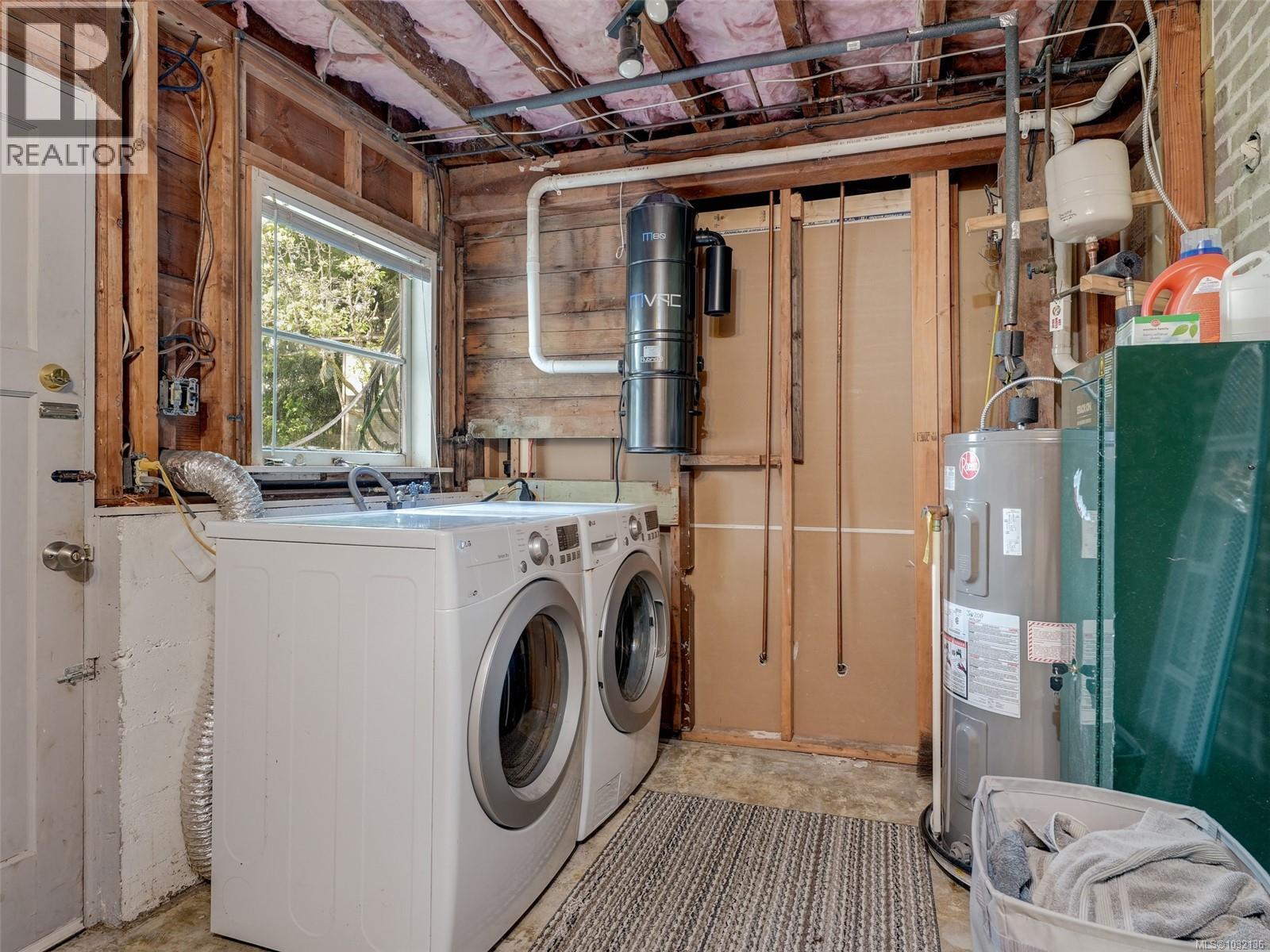 2430 Foul Bay Rd, Saanich, British Columbia  V8R 5A9 - Photo 18 - 1032136