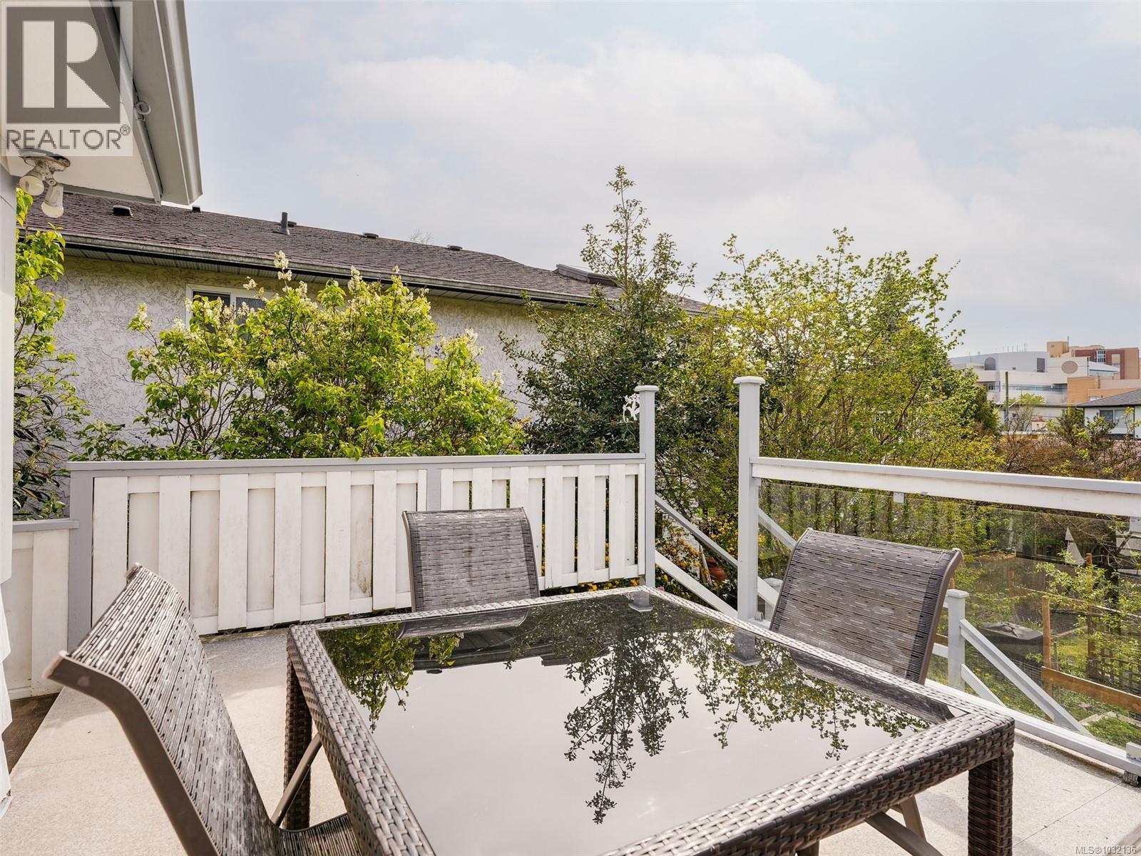 2430 Foul Bay Rd, Saanich, British Columbia  V8R 5A9 - Photo 20 - 1032136