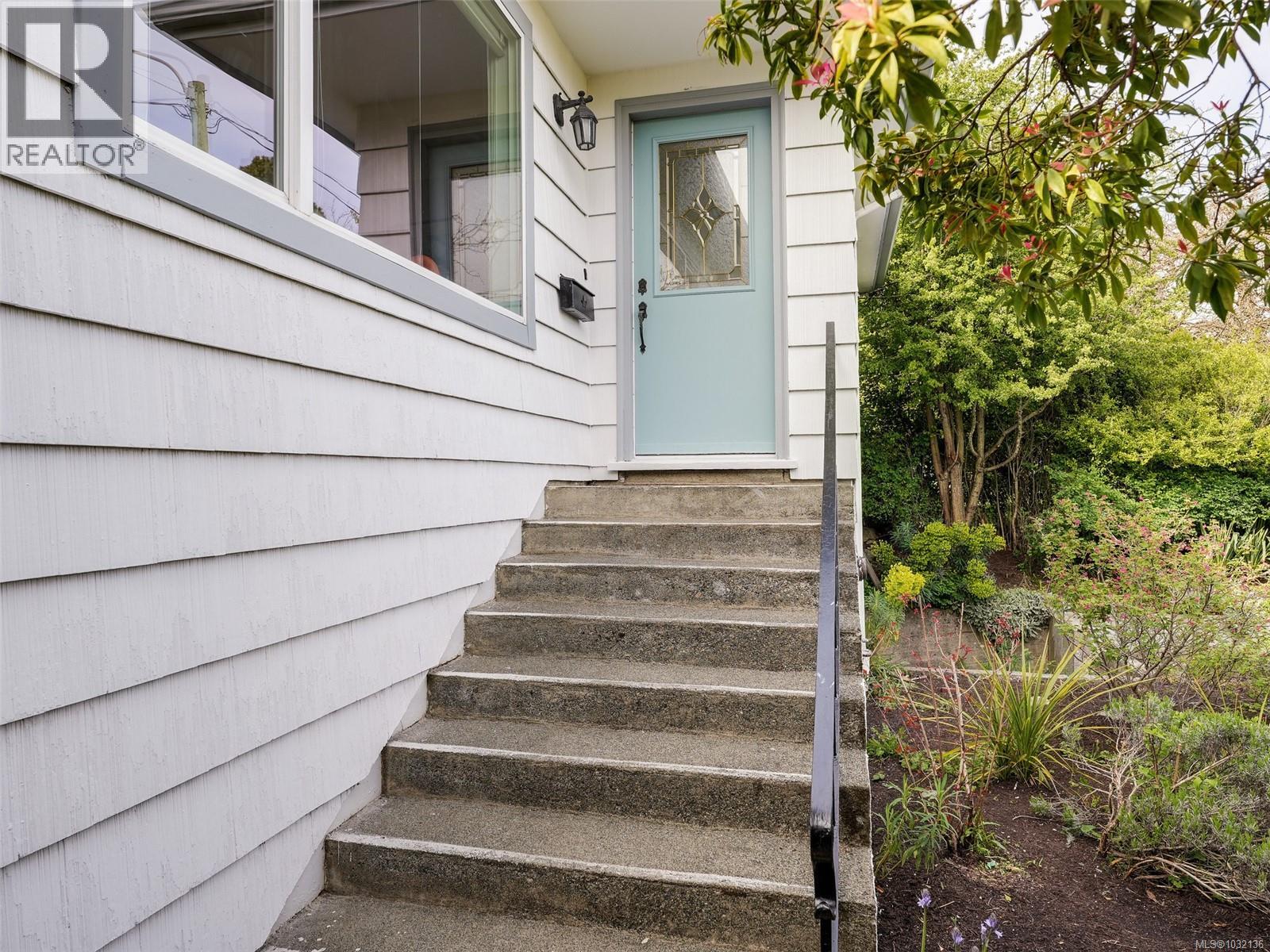 2430 Foul Bay Rd, Saanich, British Columbia  V8R 5A9 - Photo 24 - 1032136