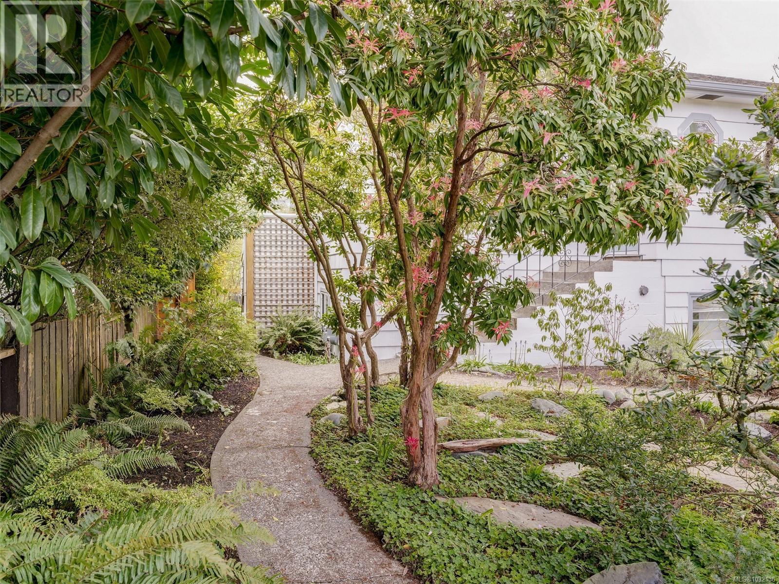 2430 Foul Bay Rd, Saanich, British Columbia  V8R 5A9 - Photo 25 - 1032136