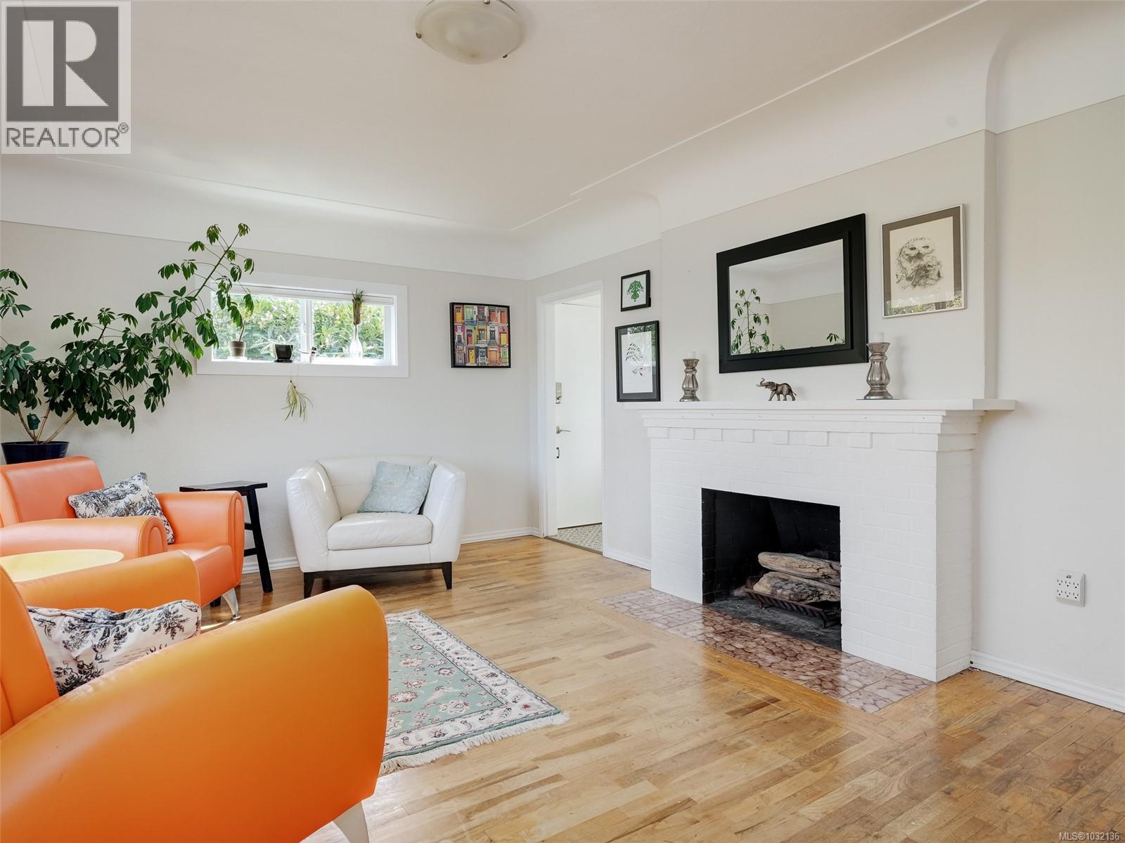 2430 Foul Bay Rd, Saanich, British Columbia  V8R 5A9 - Photo 3 - 1032136