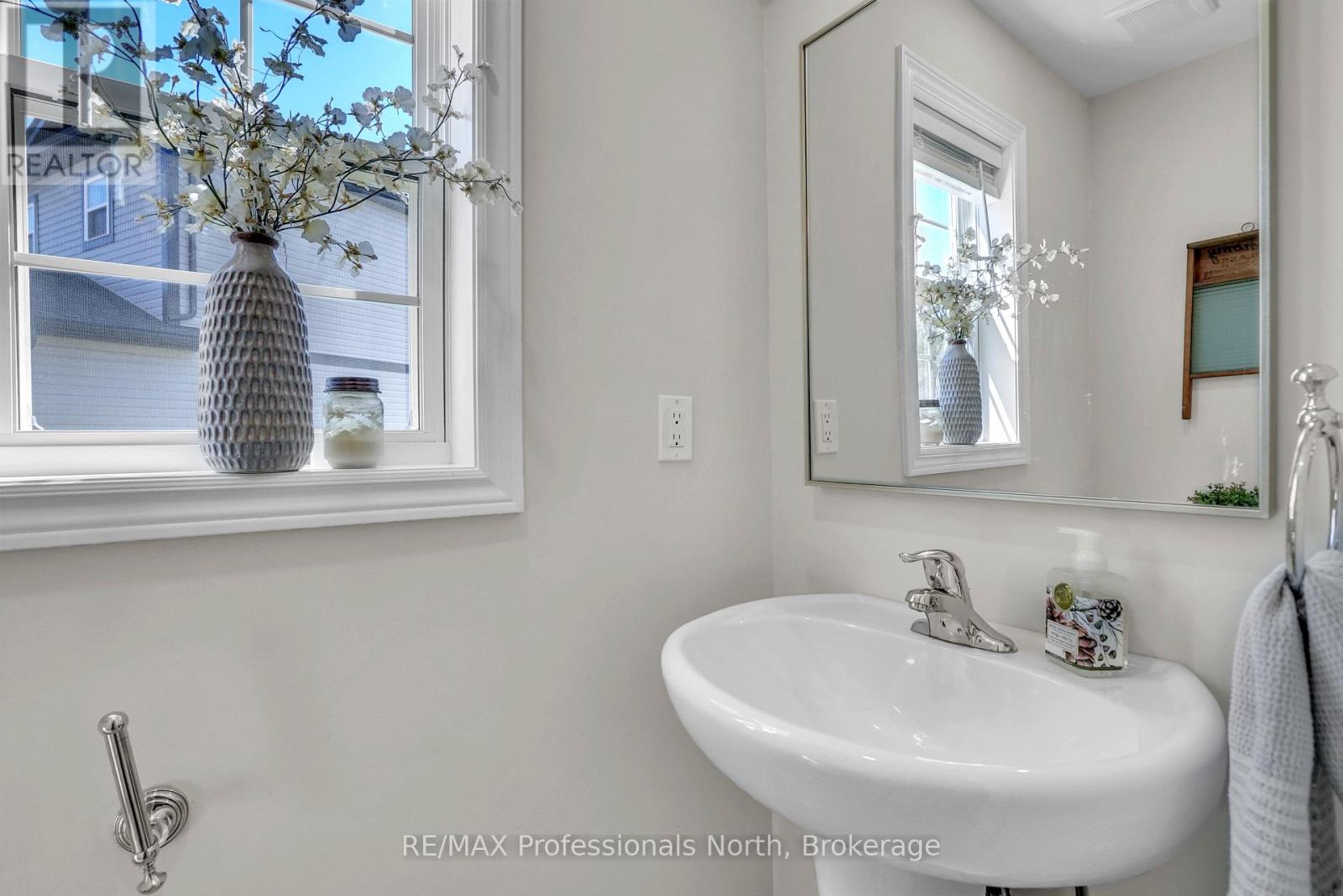 33 Whitehorn Park Road W, Bracebridge, Ontario  P1L 1W9 - Photo 3 - X13023360