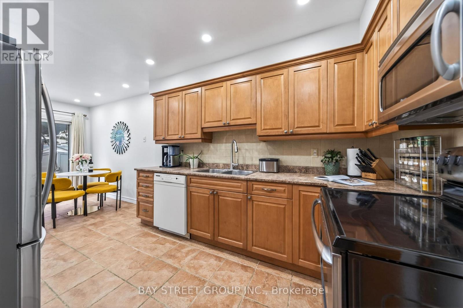 145 Sandyhook Square, Toronto, Ontario  M1W 3N6 - Photo 9 - E13023308