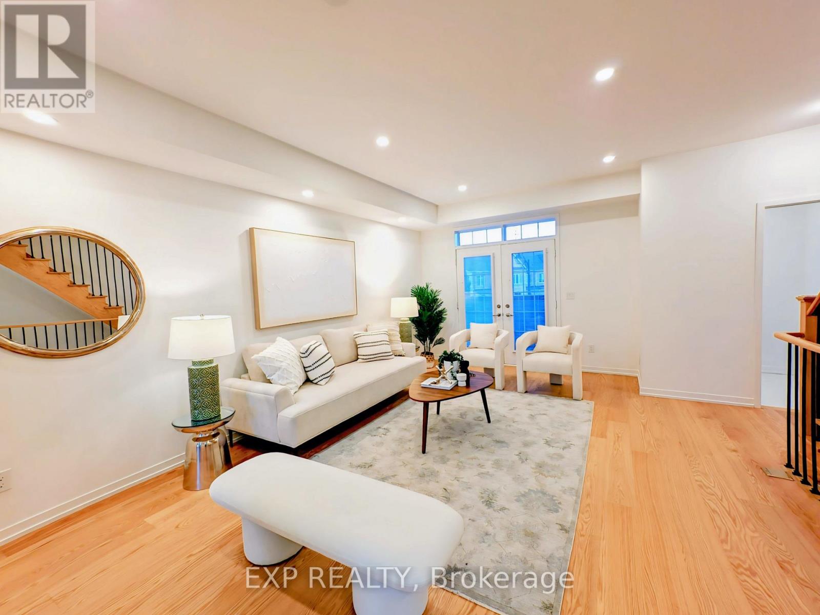 340 CLAY STONES STREET, Newmarket, Ontario