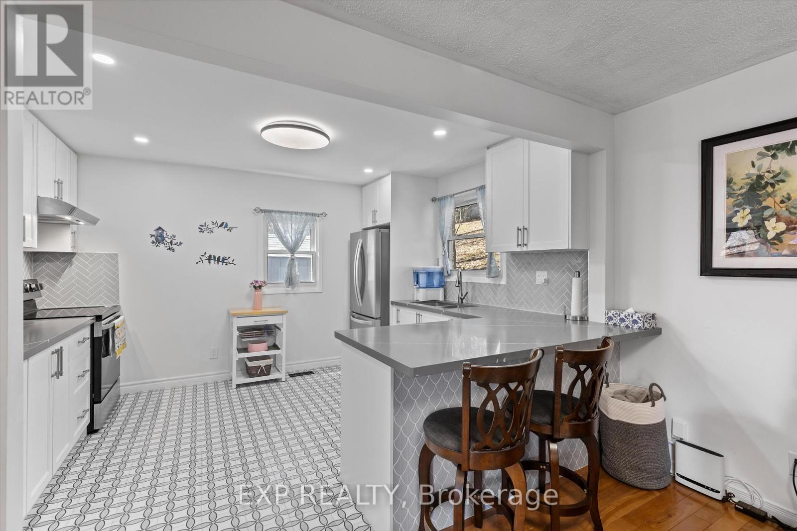 34 Connor Drive, Whitchurch-Stouffville, Ontario  L4A 7X3 - Photo 4 - N12980846