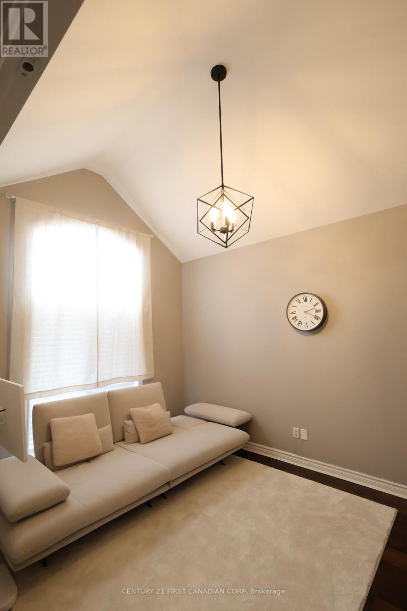 2369 Torrey Pines Way, London North, Ontario  N6G 0K6 - Photo 5 - X12846578