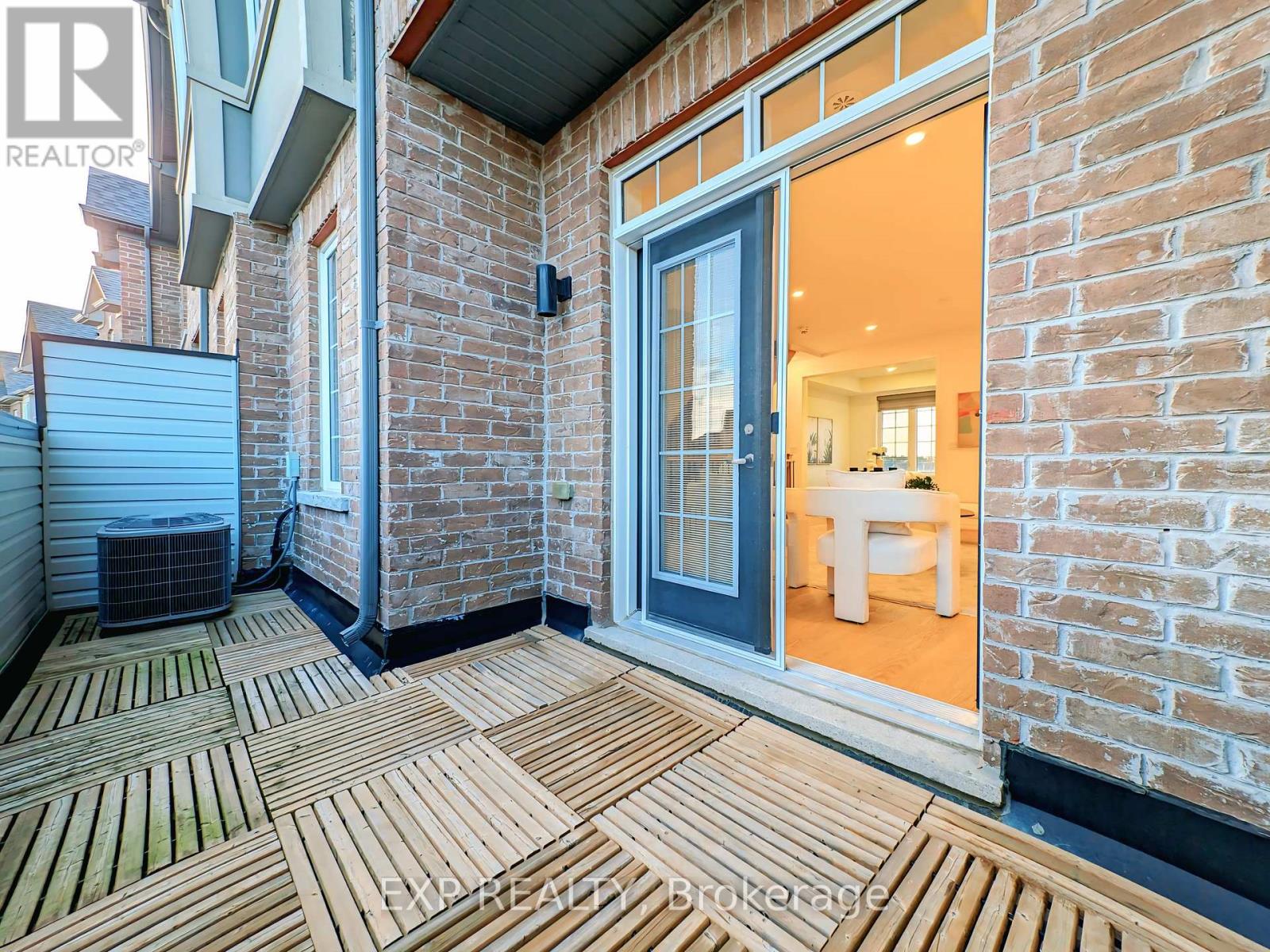 340 Clay Stones Street, Newmarket, Ontario  L3X 0M1 - Photo 4 - N13023312