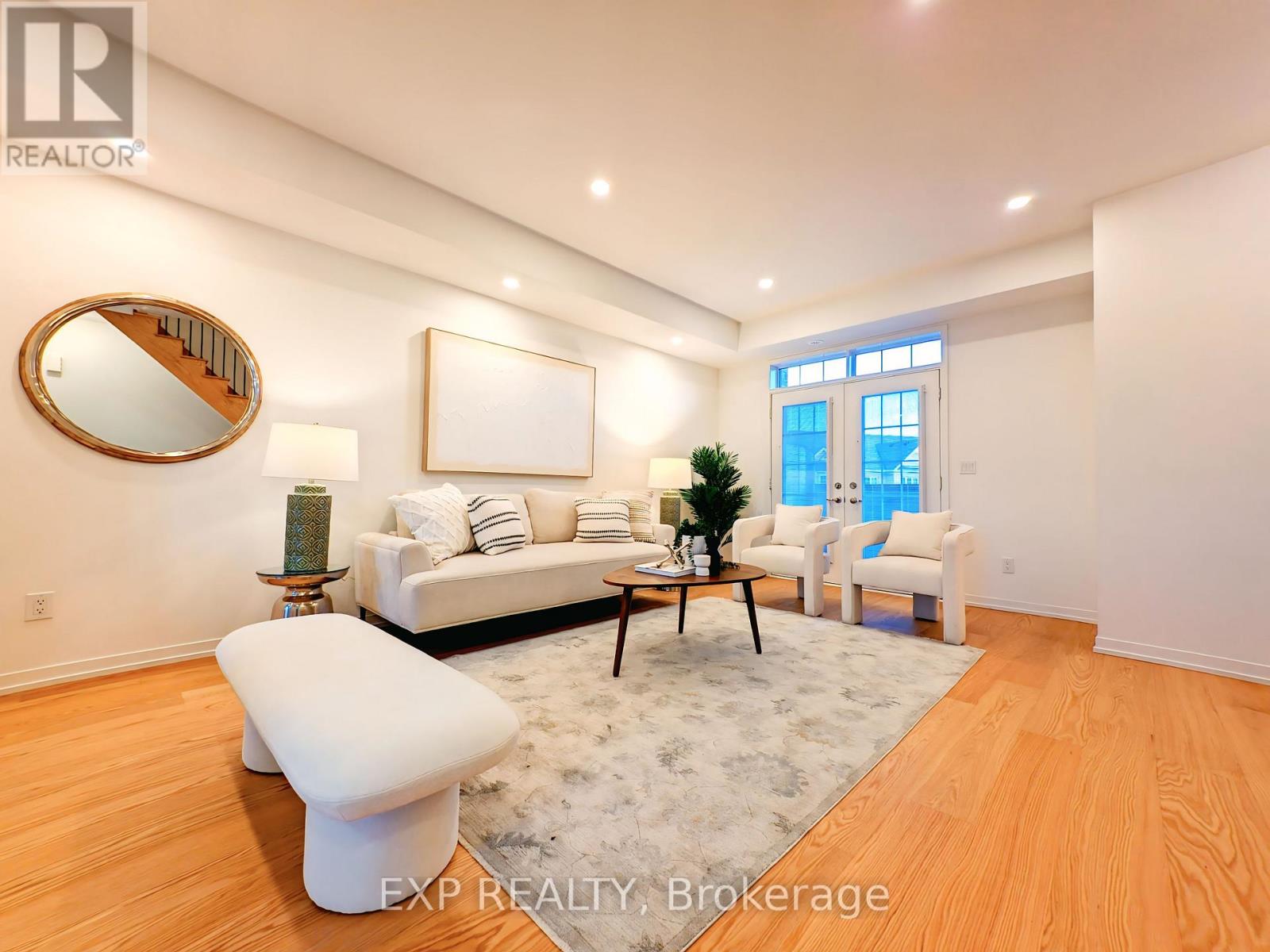 340 Clay Stones Street, Newmarket, Ontario  L3X 0M1 - Photo 2 - N13023312