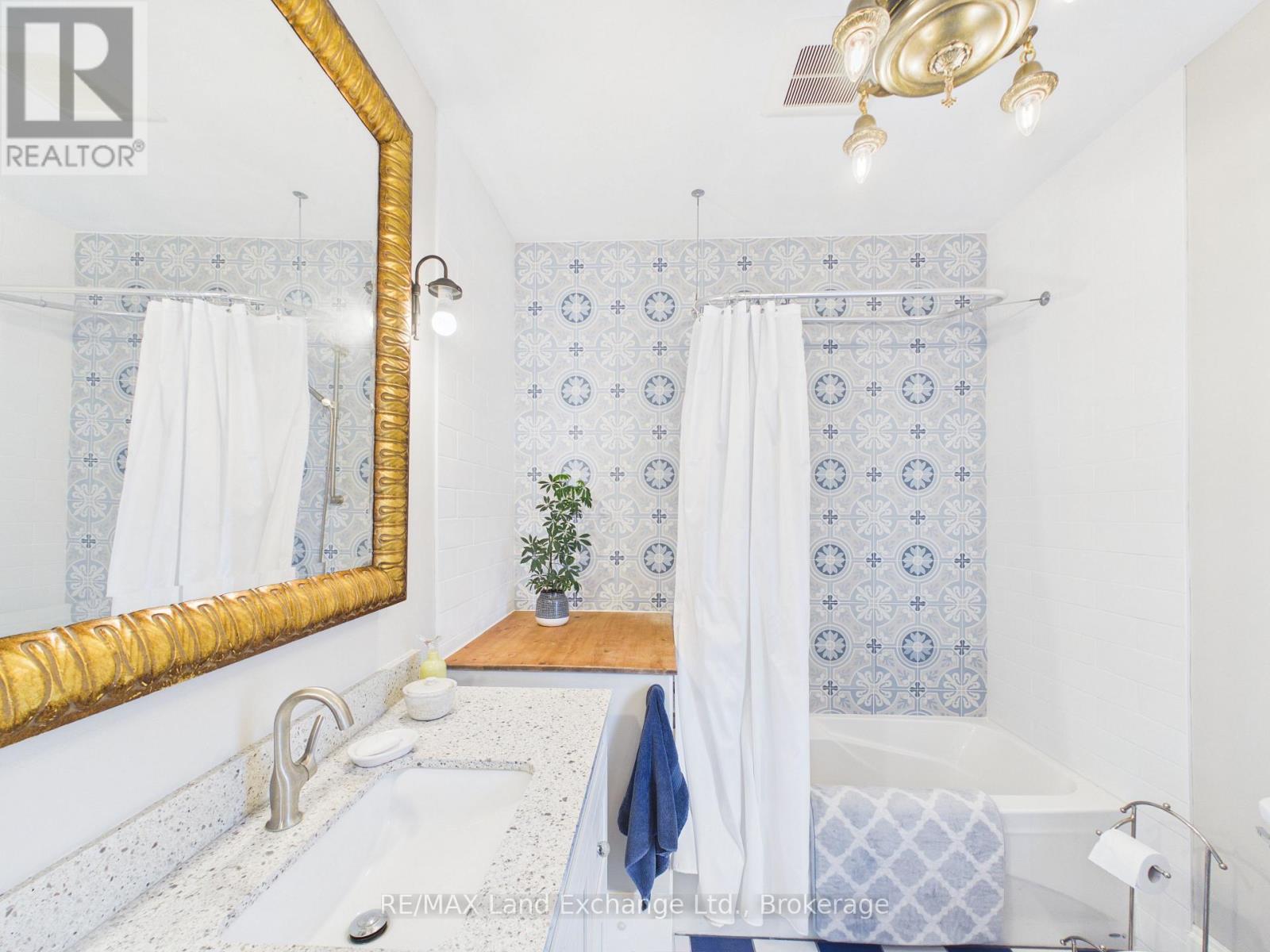 208 Austin Side Road S, Brockton, Ontario  N0G 2V0 - Photo 9 - X13023454