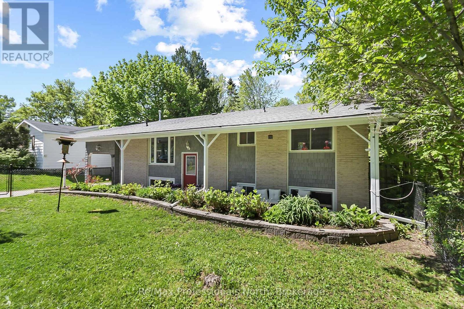 110 Fraser Street, Gravenhurst, Ontario  P1P 1C9 - Photo 2 - X13023462