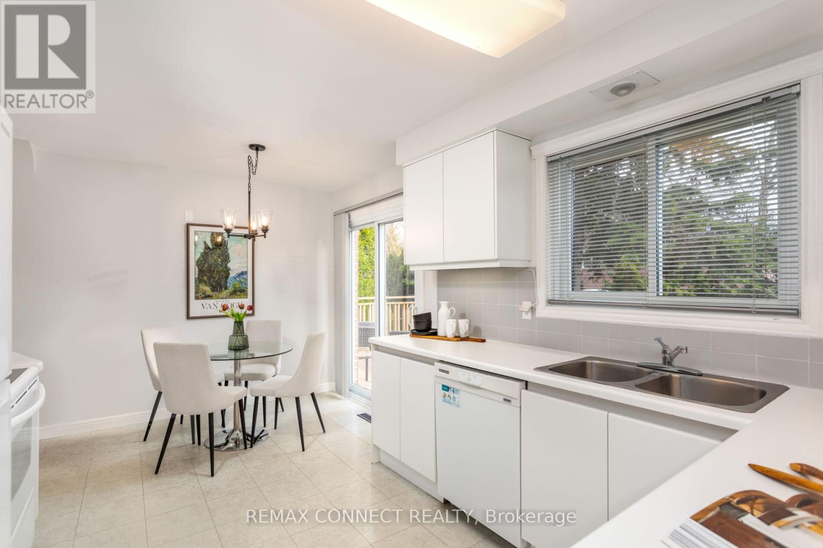 16 Shadberry Drive, Toronto, Ontario  M2H 3C8 - Photo 15 - C13023344