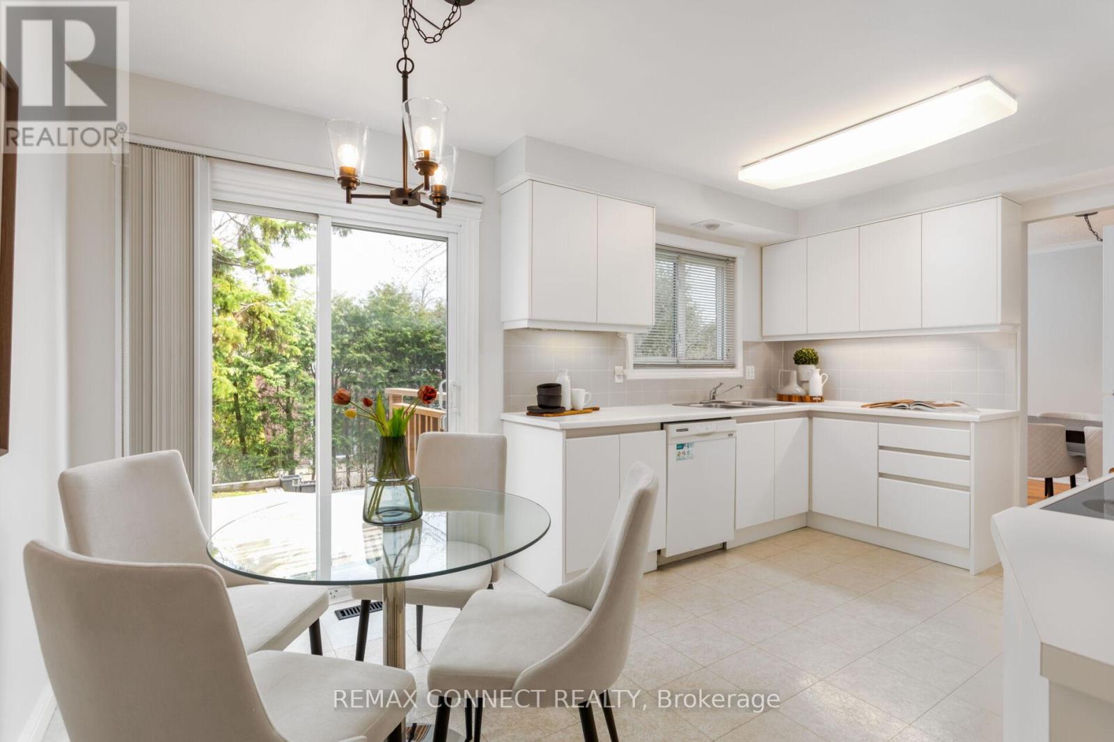 16 Shadberry Drive, Toronto, Ontario  M2H 3C8 - Photo 18 - C13023344