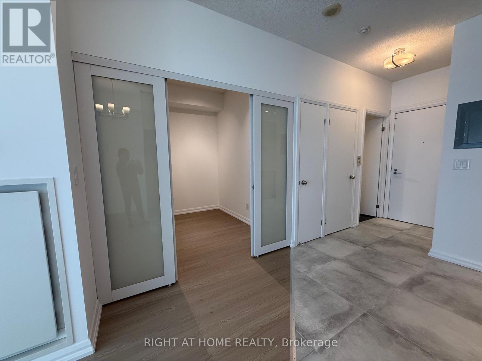 1118 - 111 Elizabeth Street, Toronto, Ontario  M5G 1P7 - Photo 10 - C13023352