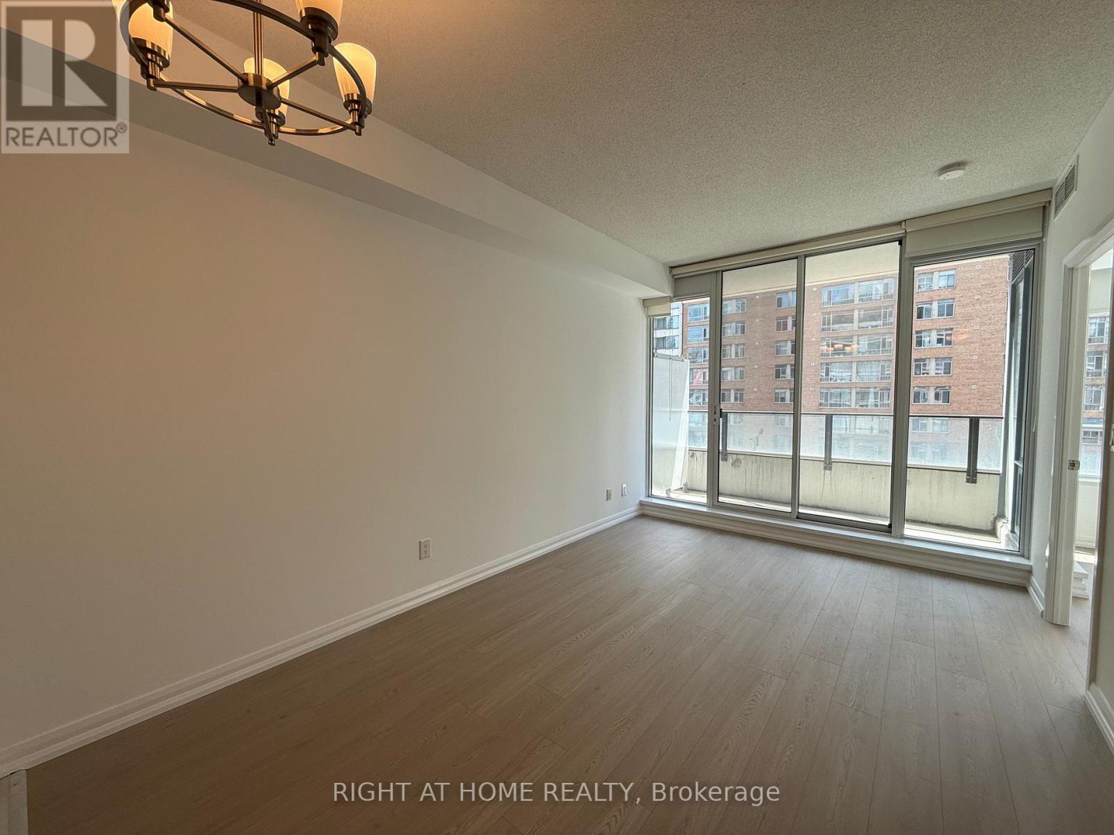 1118 - 111 Elizabeth Street, Toronto, Ontario  M5G 1P7 - Photo 3 - C13023352