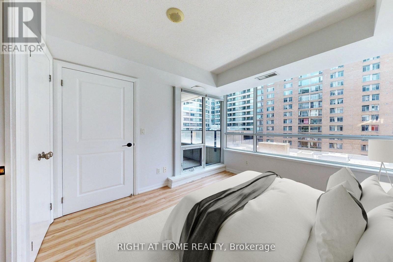 1118 - 111 Elizabeth Street, Toronto, Ontario  M5G 1P7 - Photo 4 - C13023352