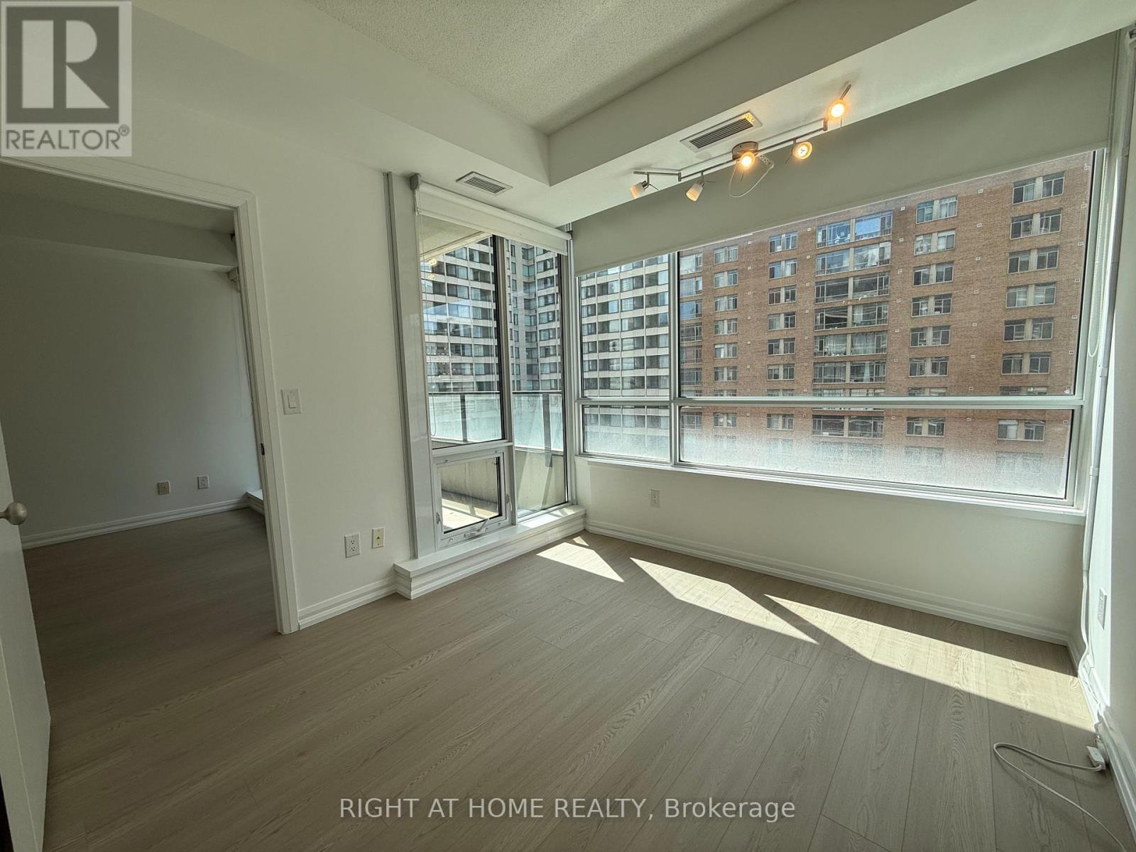 1118 - 111 Elizabeth Street, Toronto, Ontario  M5G 1P7 - Photo 7 - C13023352