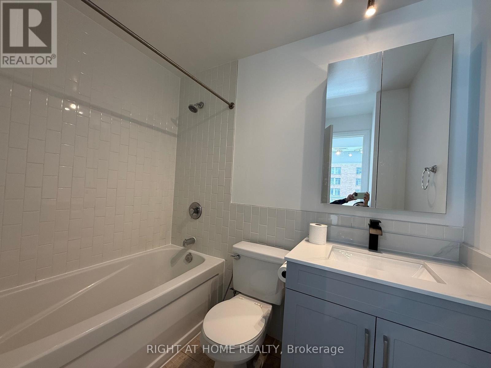 1118 - 111 Elizabeth Street, Toronto, Ontario  M5G 1P7 - Photo 8 - C13023352