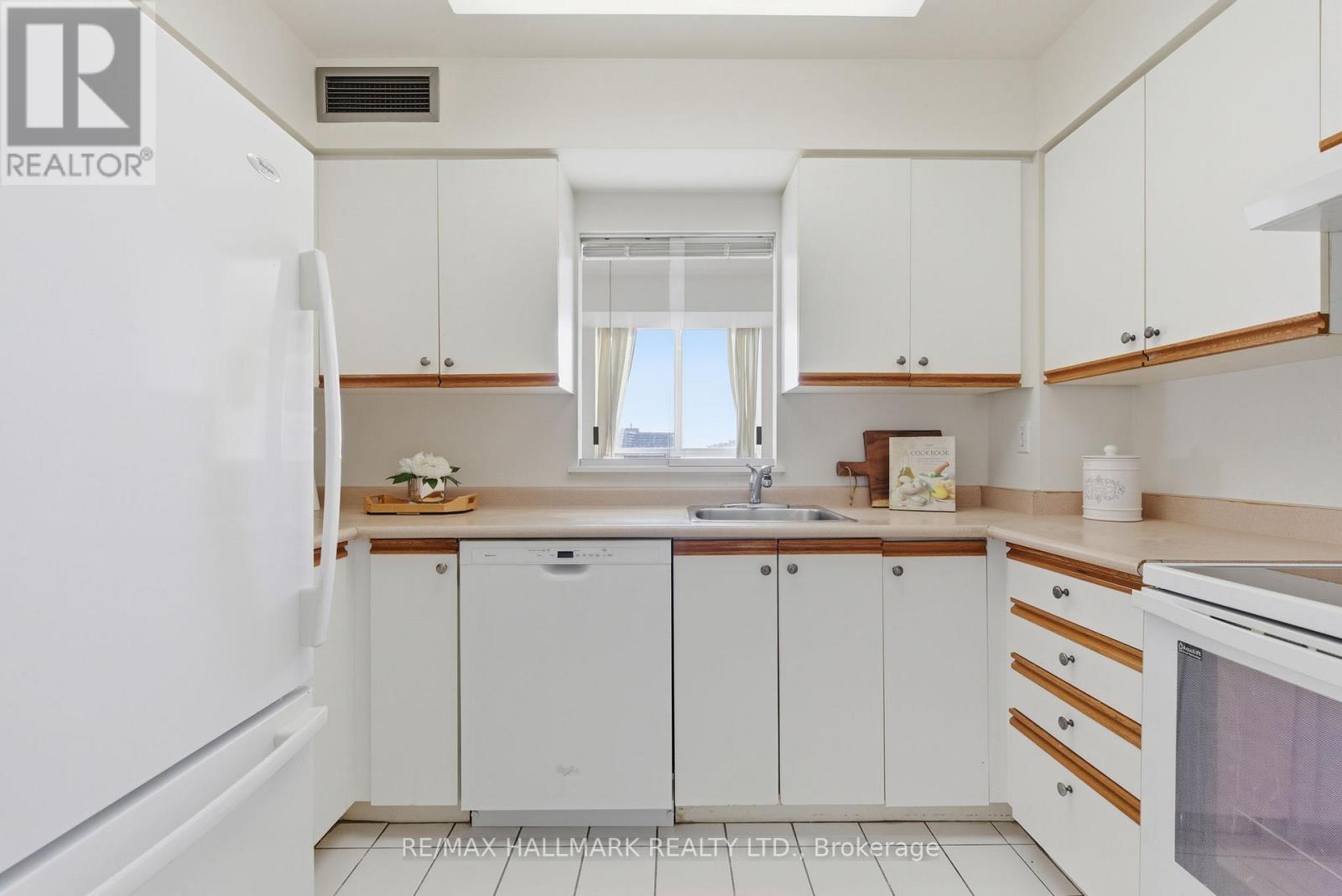 1801 - 21 Overlea Boulevard, Toronto, Ontario  M4H 1P2 - Photo 8 - C13023406