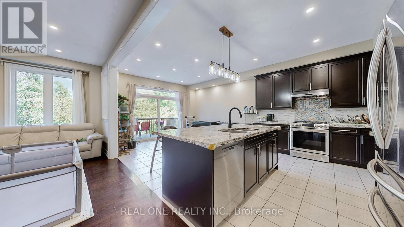 6 - 1815 Fairport Road, Pickering, Ontario  L1V 1T2 - Photo 11 - E13023340