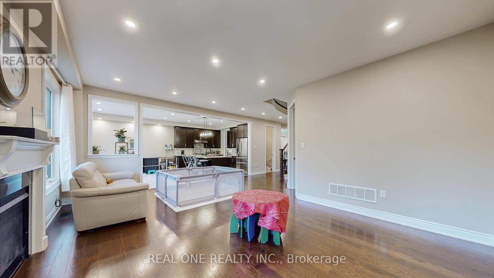 6 - 1815 Fairport Road, Pickering, Ontario  L1V 1T2 - Photo 8 - E13023340