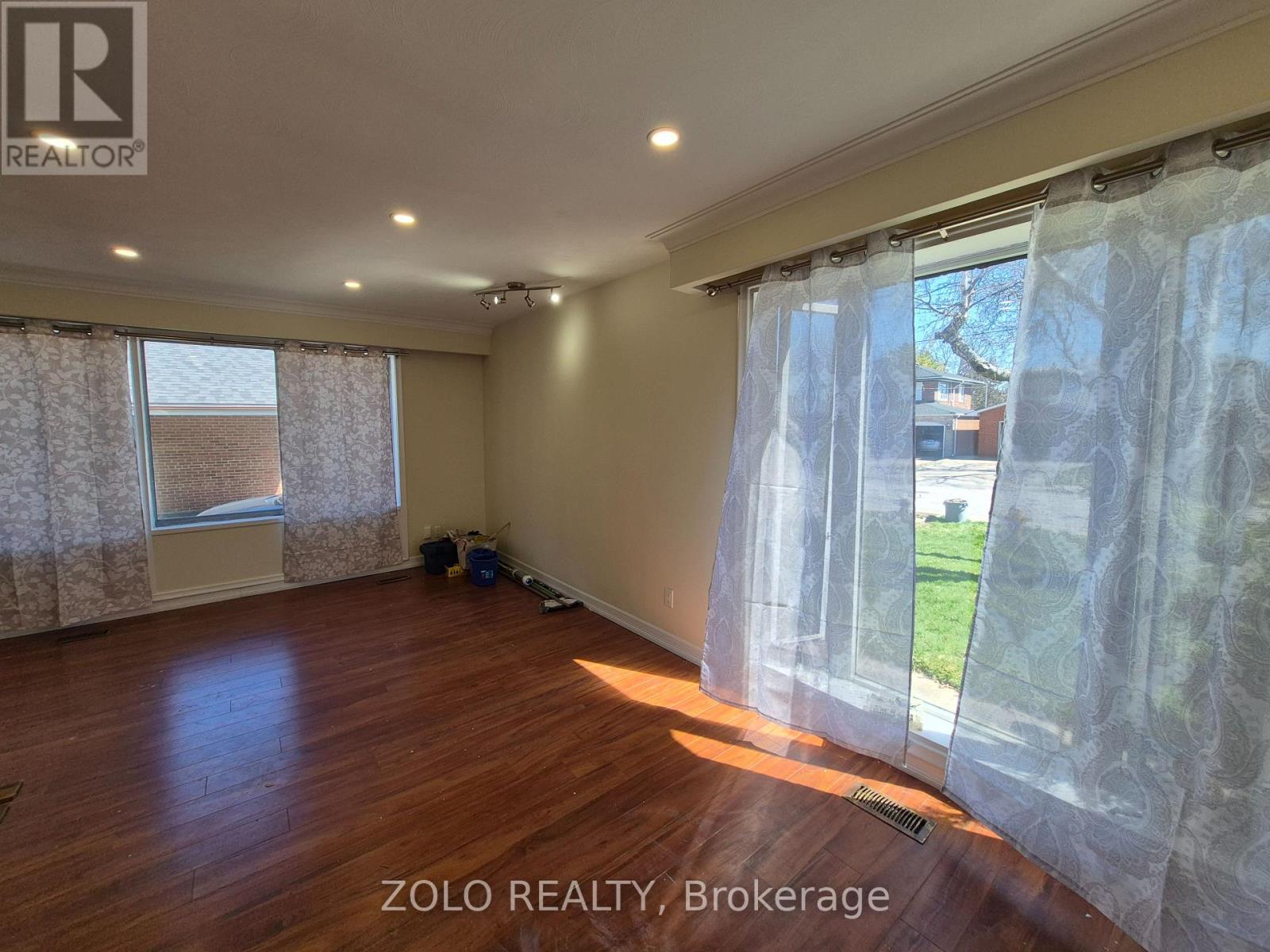 58 Mooregate Avenue, Toronto, Ontario  M1K 3V7 - Photo 3 - E13023404