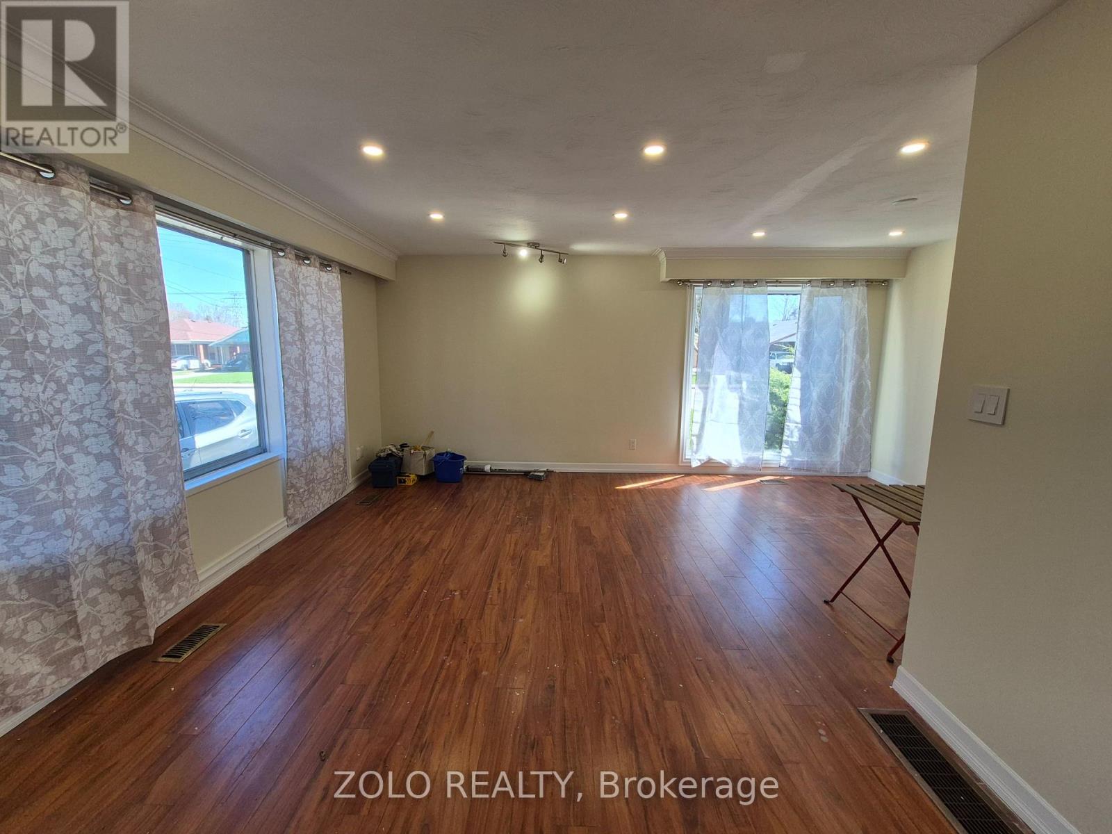 58 Mooregate Avenue, Toronto, Ontario  M1K 3V7 - Photo 4 - E13023404