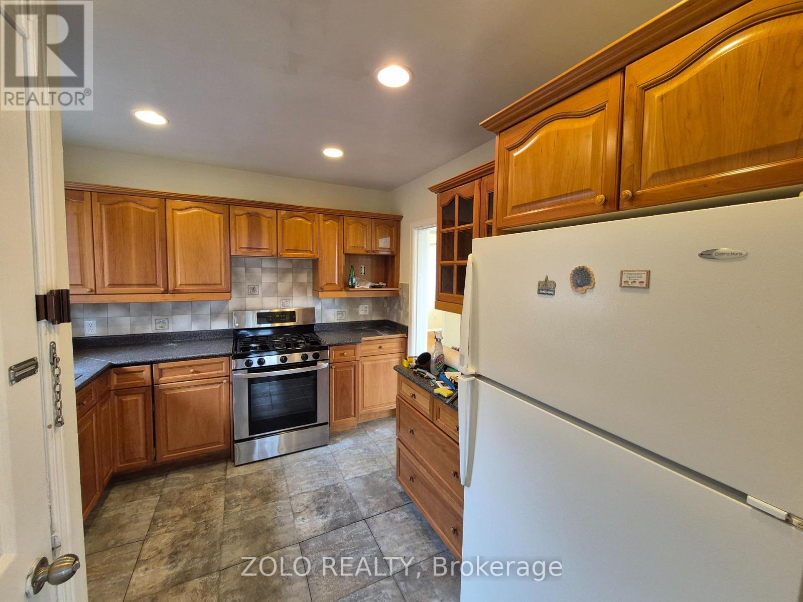 58 Mooregate Avenue, Toronto, Ontario  M1K 3V7 - Photo 7 - E13023404