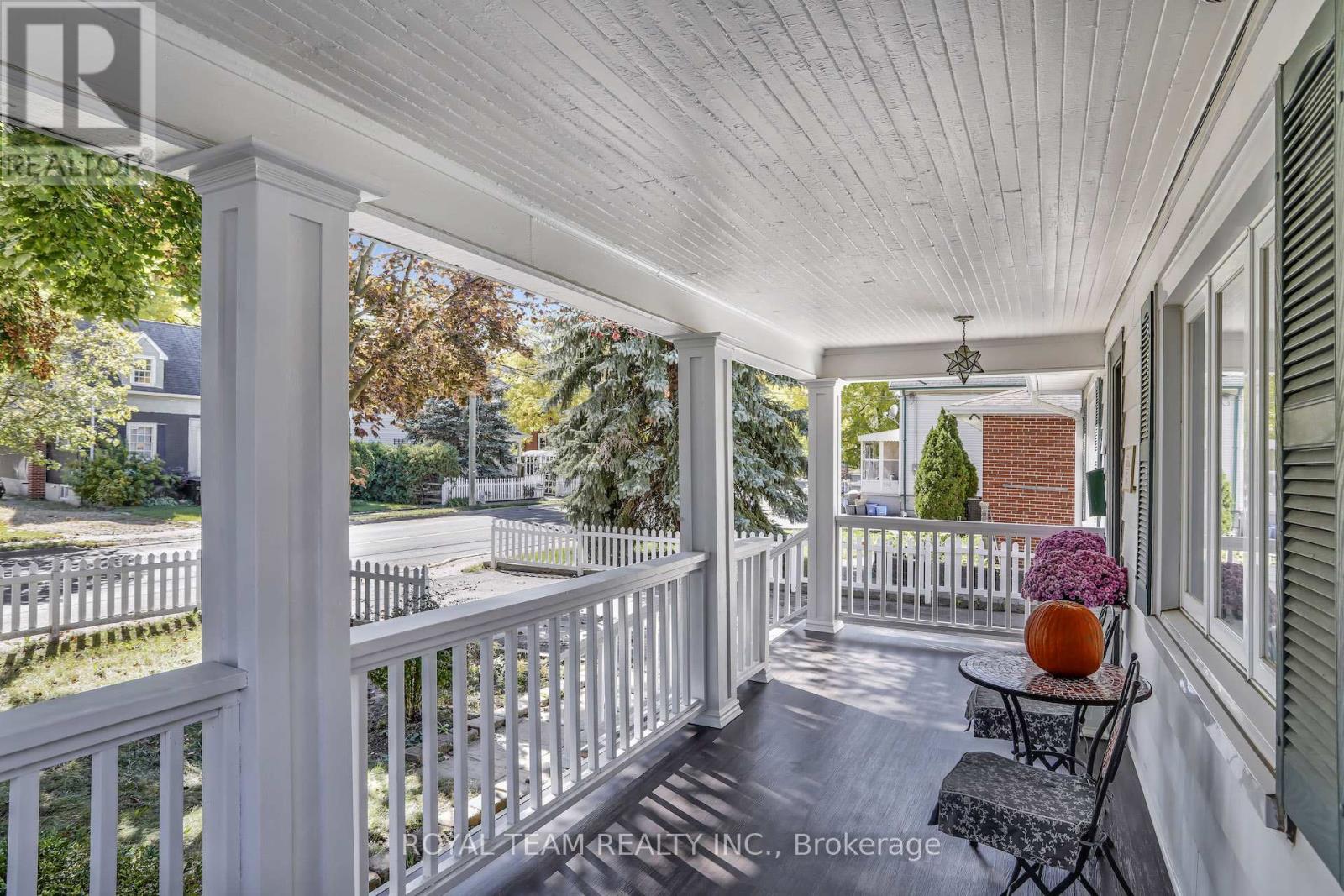 97 Centre Street E, Richmond Hill, Ontario  L4C 1A3 - Photo 4 - N13023368