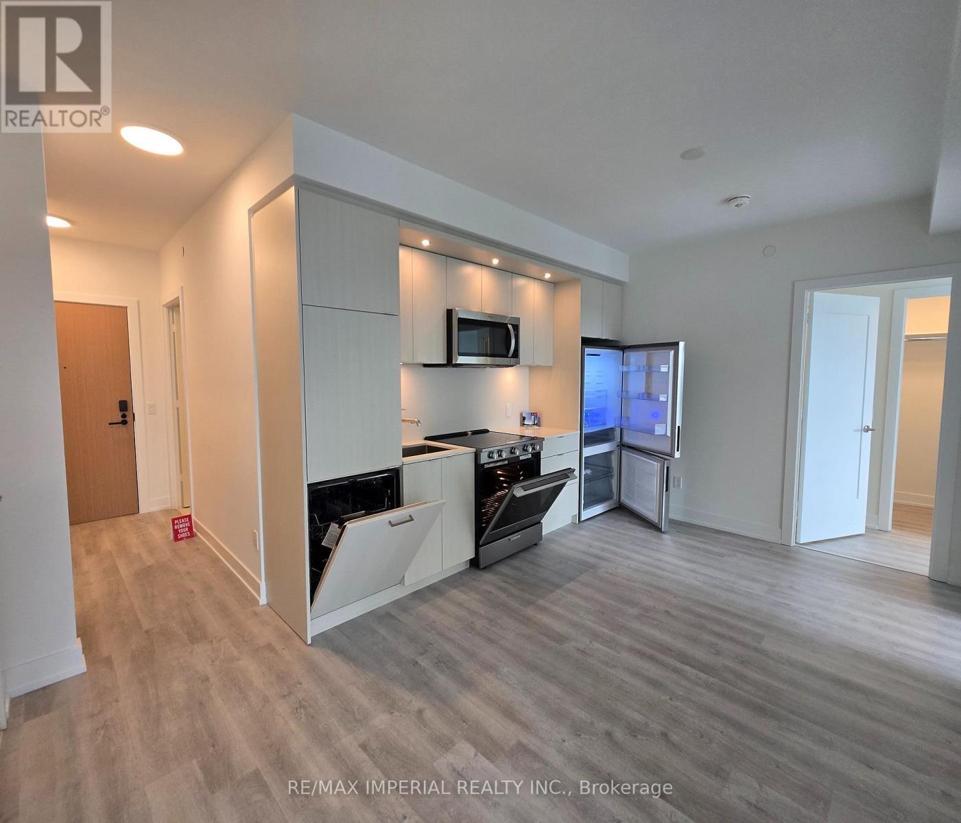 2110 - 60 Central Park Parkway, Toronto, Ontario  M9A 3K1 - Photo 18 - W13023364