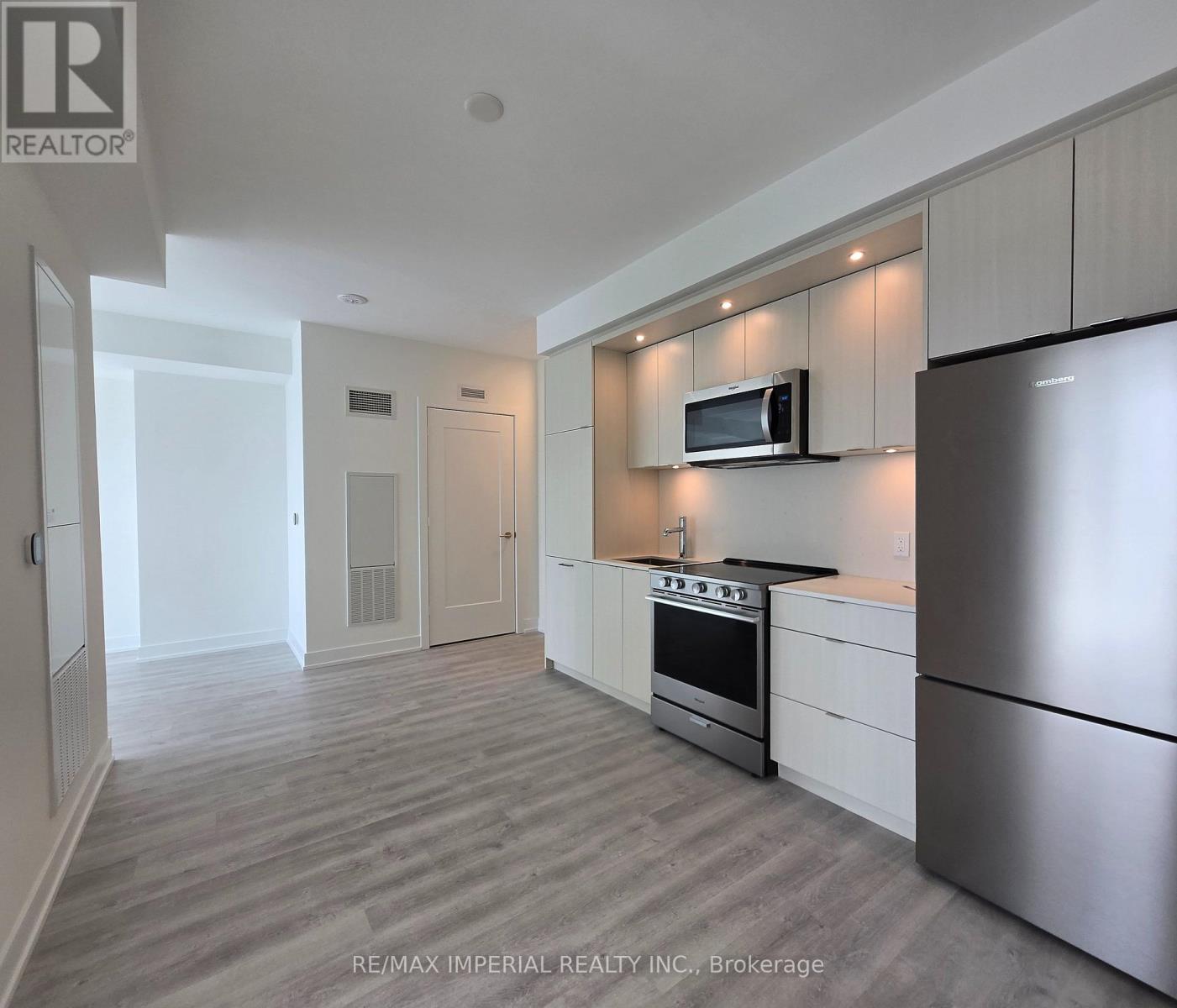 2110 - 60 Central Park Parkway, Toronto, Ontario  M9A 3K1 - Photo 3 - W13023364