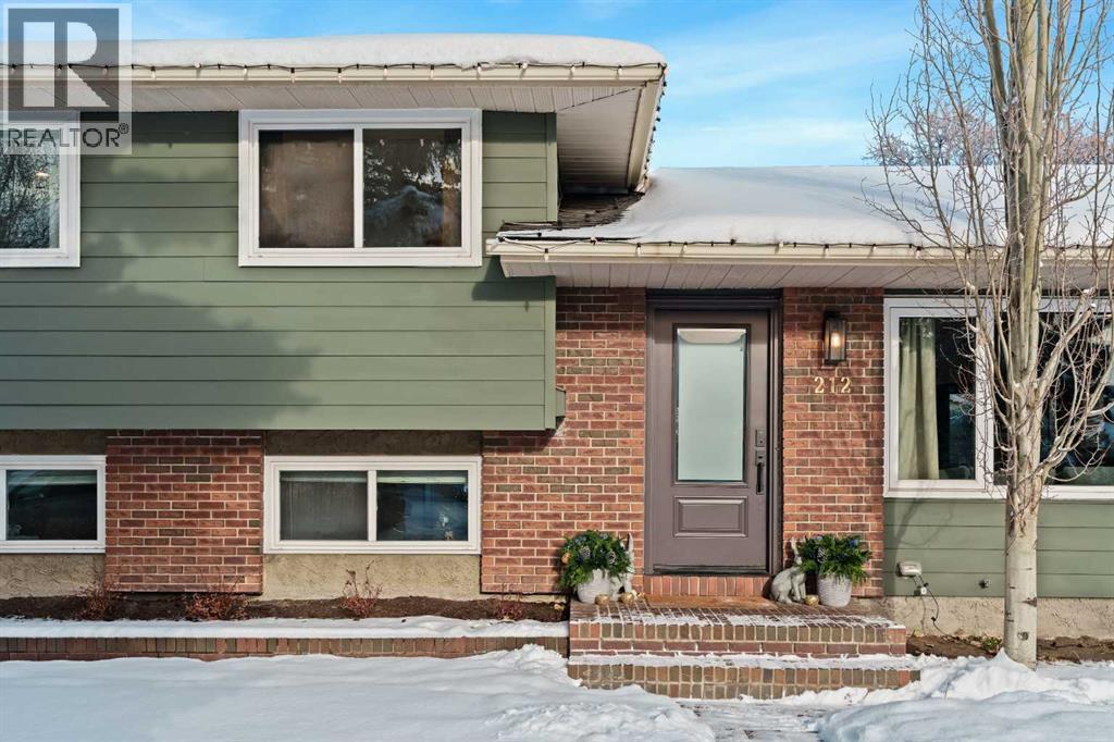 212 Vantage Place Nw, Calgary, Alberta  T3A 1X9 - Photo 2 - A2303575
