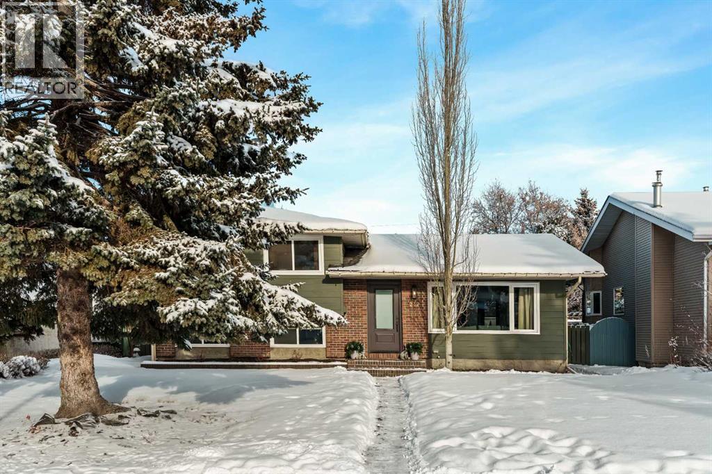 212 Vantage Place Nw, Calgary, Alberta  T3A 1X9 - Photo 3 - A2303575