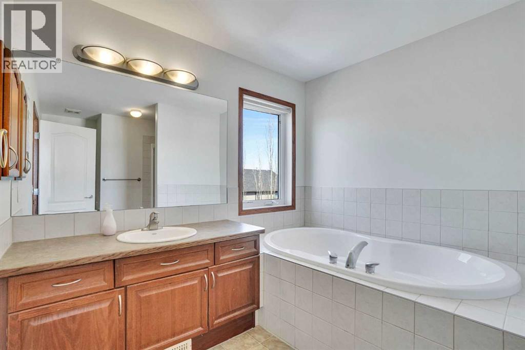 2090 Sagewood Rise Sw, Airdrie, Alberta  t4b 3n9 - Photo 20 - A2303730