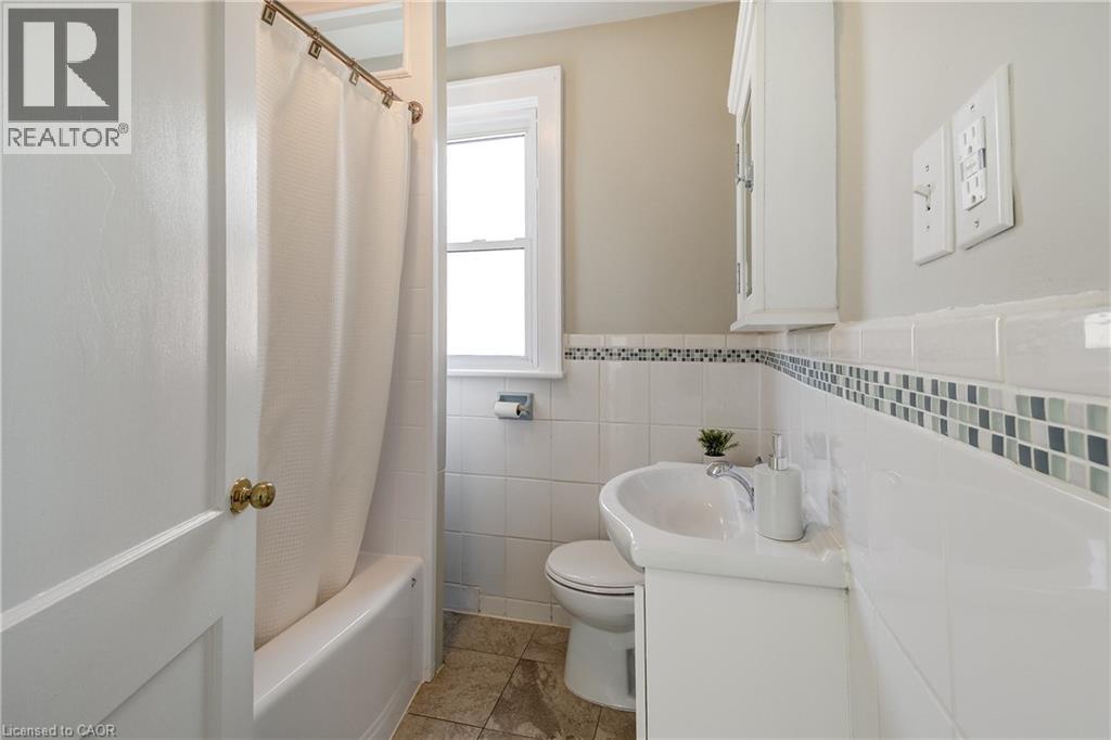 53 East 19th Street, Hamilton, Ontario  L9A 4R9 - Photo 14 - 40819564