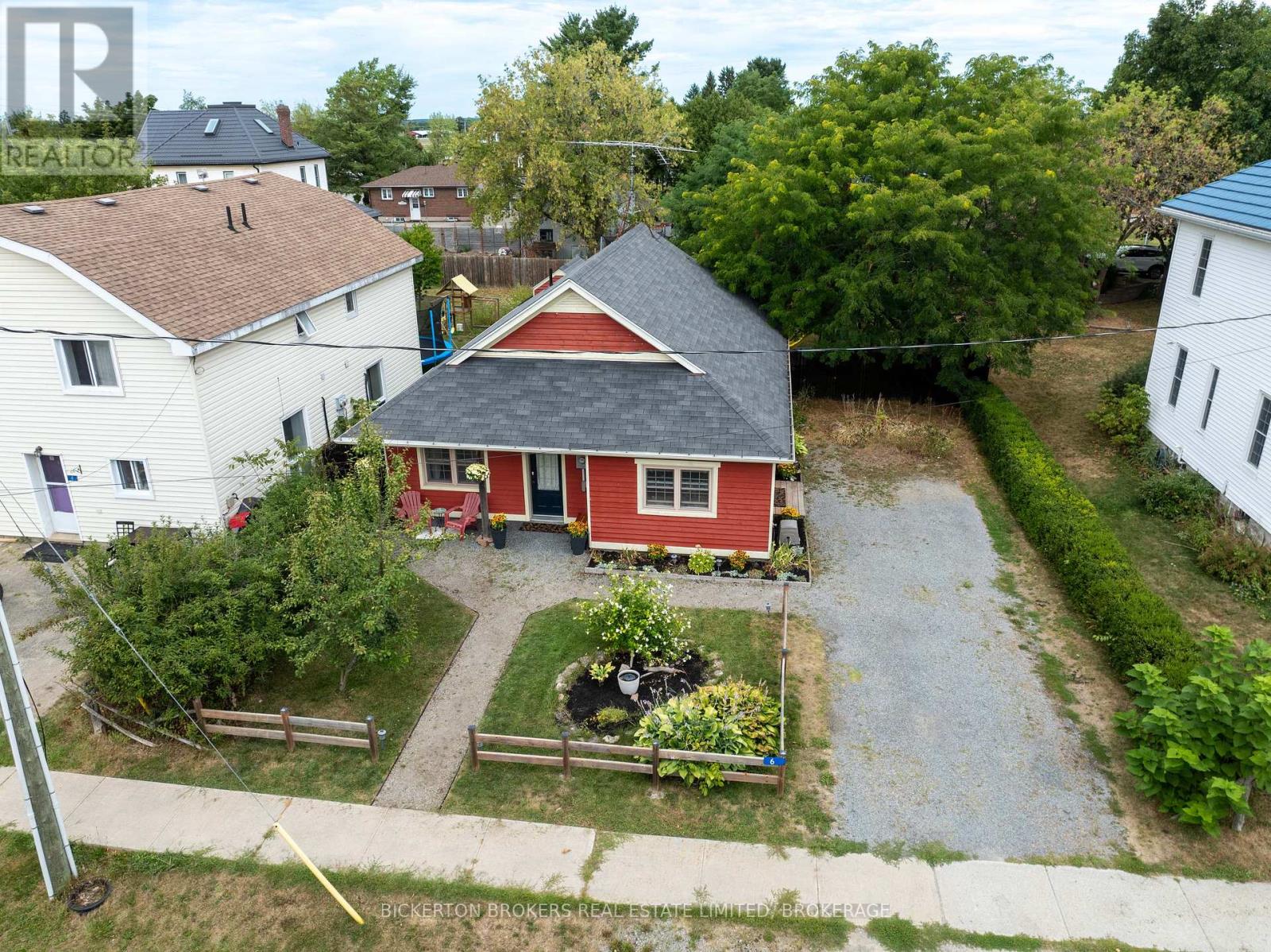 6 Yonge Street, Lansdowne Village, Ontario  K0E 1L0 - Photo 1 - X13023538