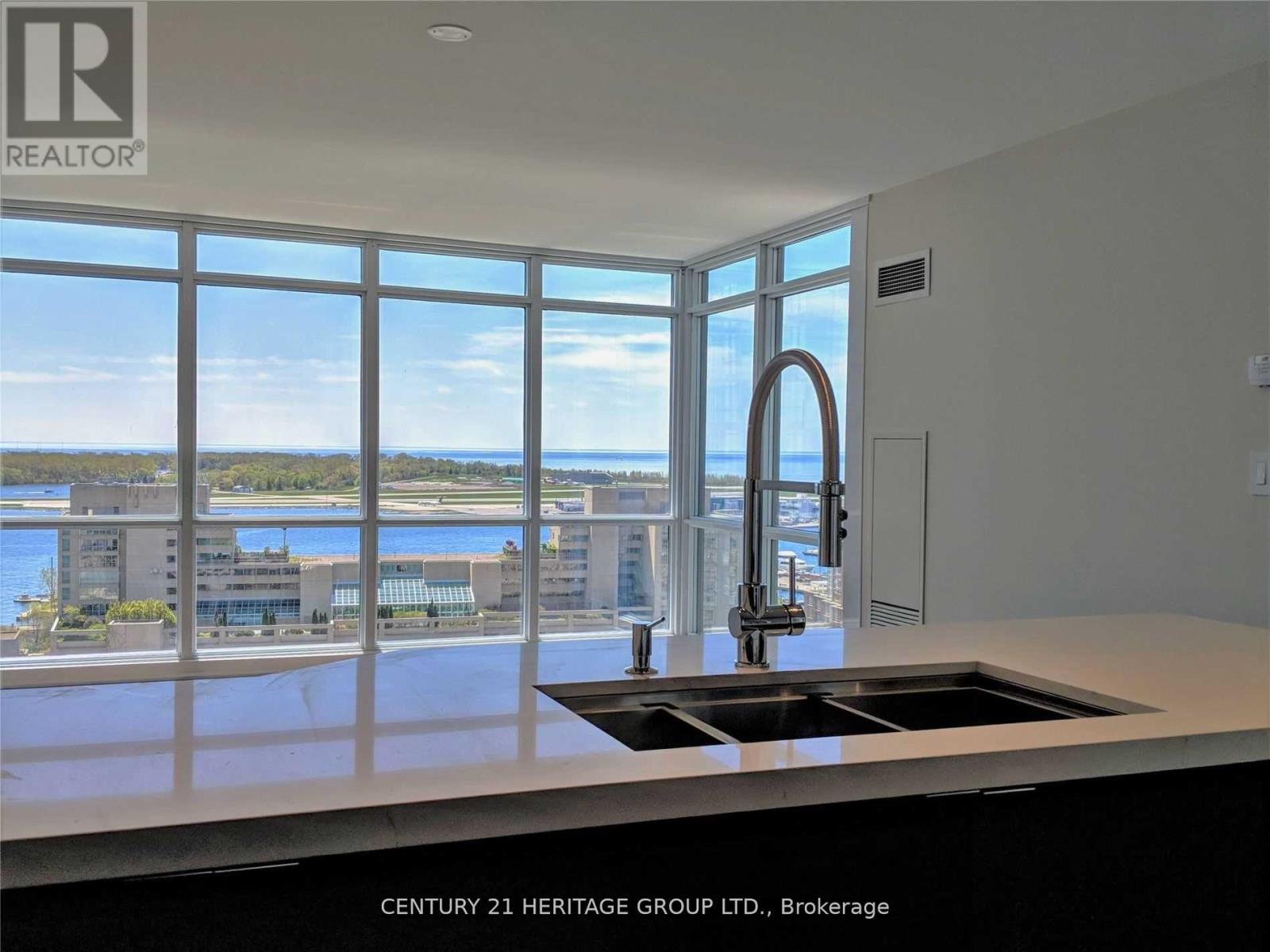 1910 - 15 Fort York Boulevard, Toronto, Ontario  M5V 3Y4 - Photo 4 - C13023478