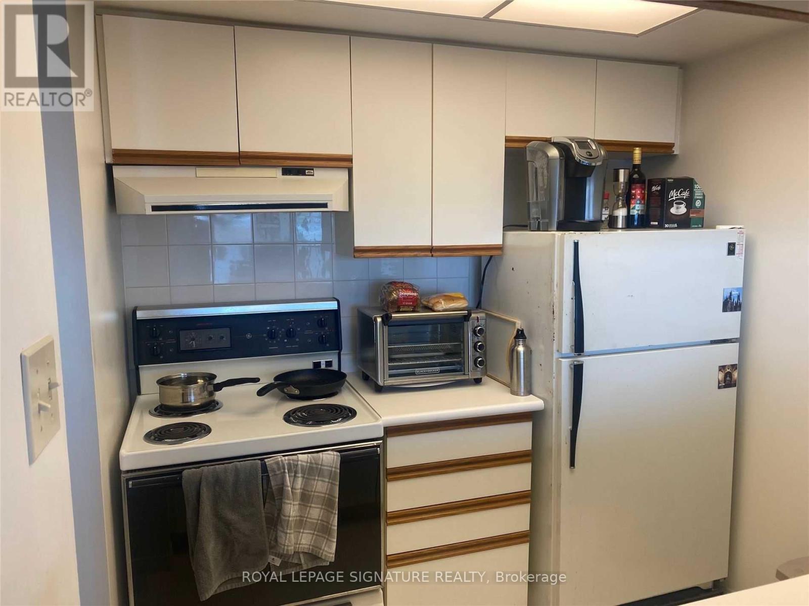 3005 - 99 Harbour Square, Toronto, Ontario  M5J 2H2 - Photo 2 - C13023514