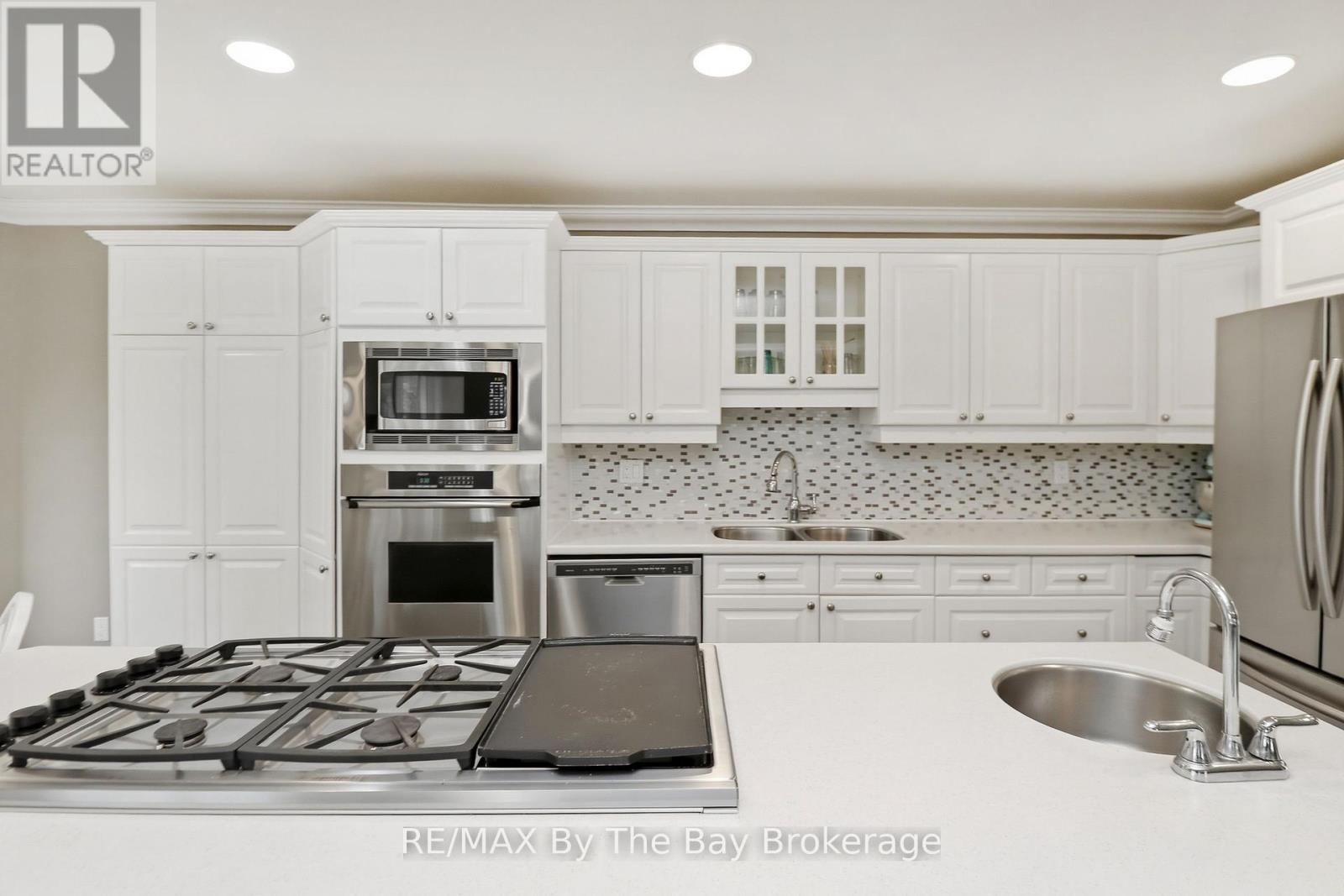 70 Fairway Crescent, Wasaga Beach, Ontario  L9Z 1B8 - Photo 14 - S13023506