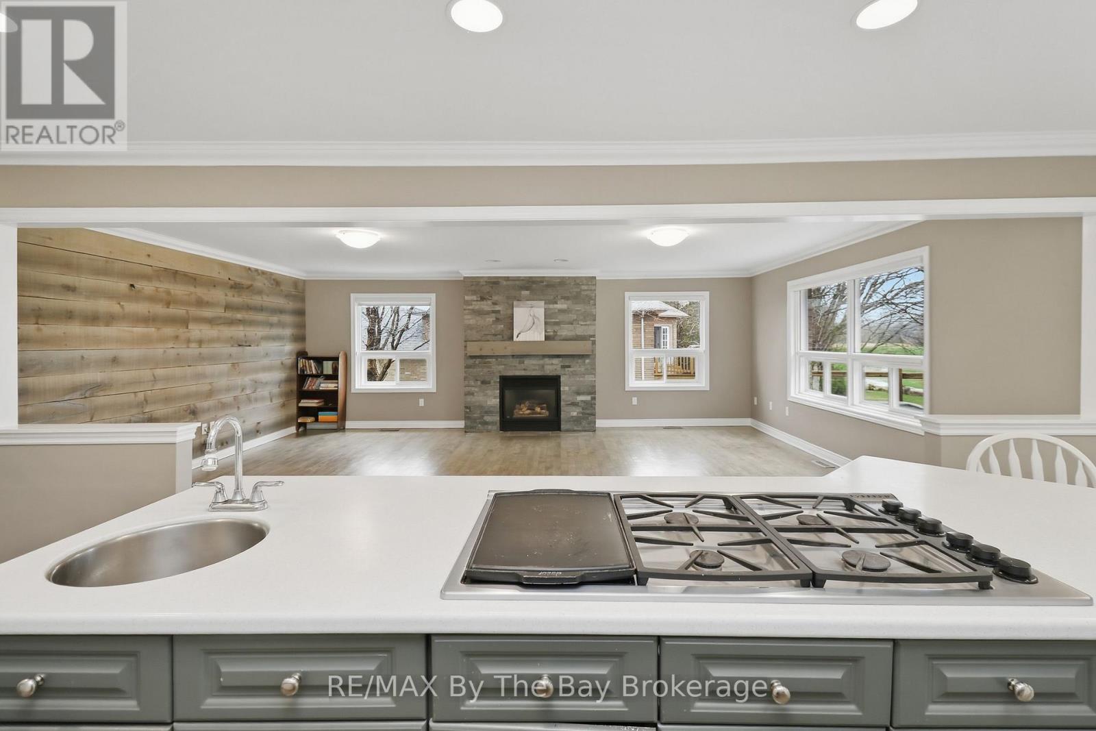 70 Fairway Crescent, Wasaga Beach, Ontario  L9Z 1B8 - Photo 16 - S13023506