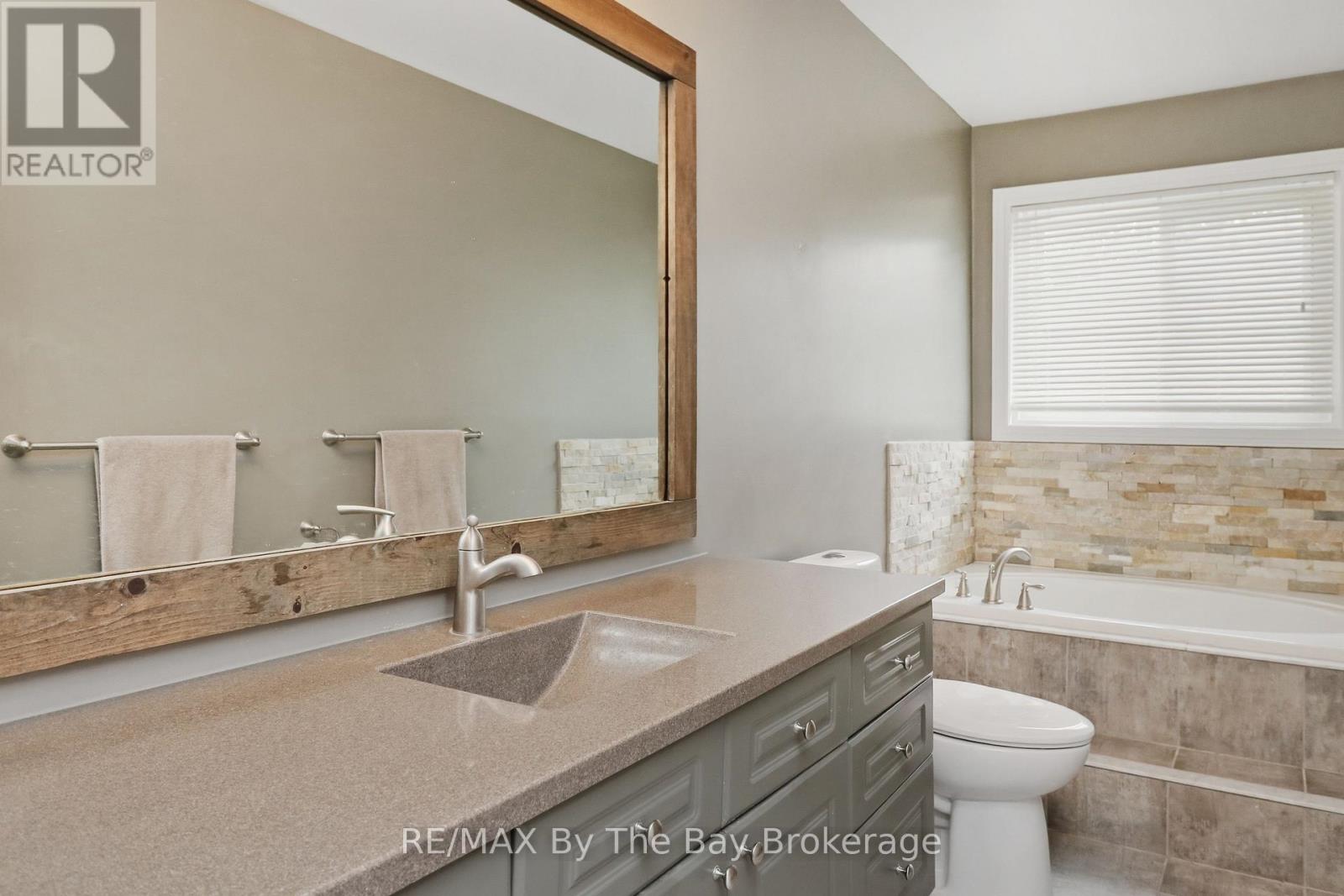 70 Fairway Crescent, Wasaga Beach, Ontario  L9Z 1B8 - Photo 29 - S13023506