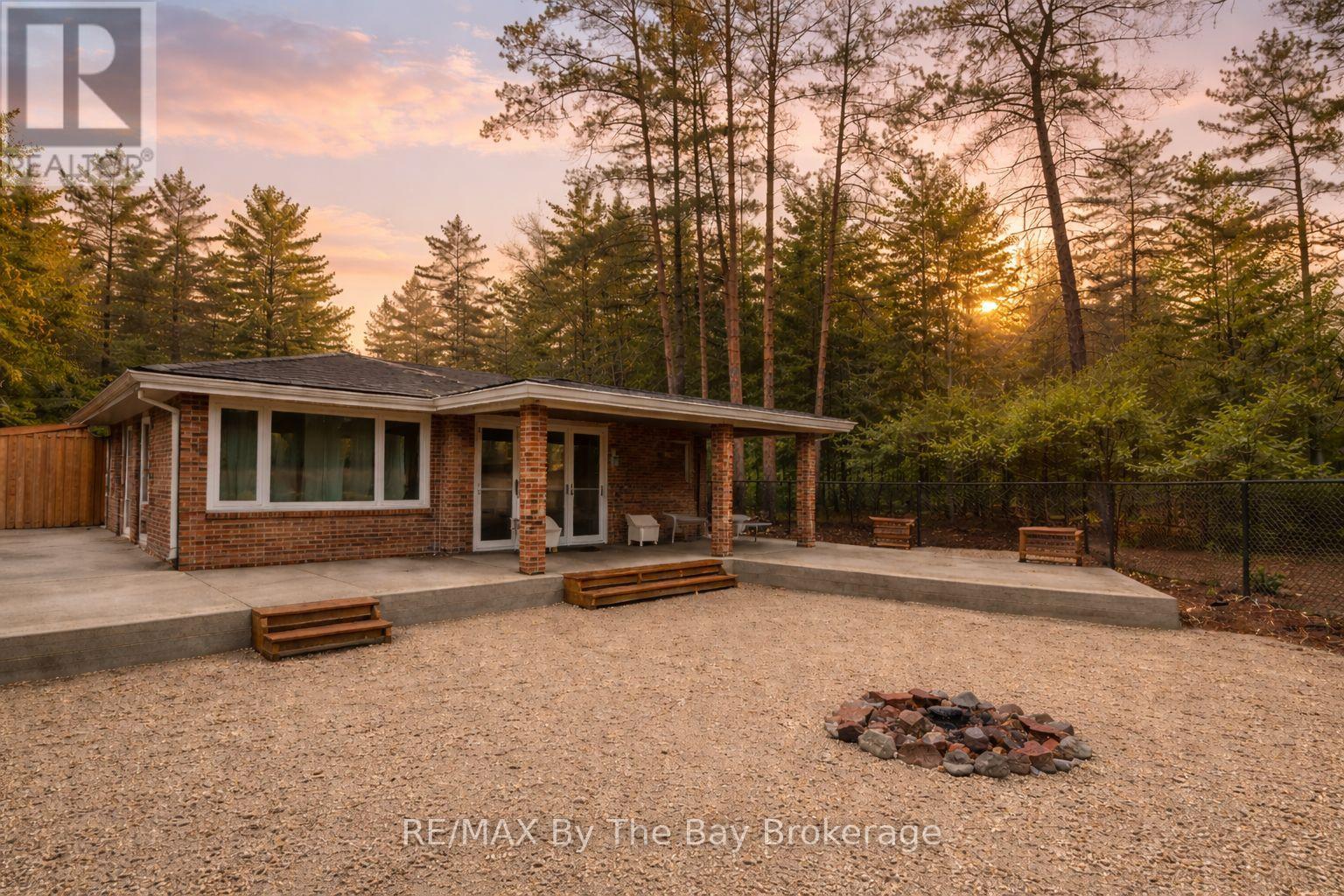 54 HOMEWOOD AVENUE, Wasaga Beach, Ontario