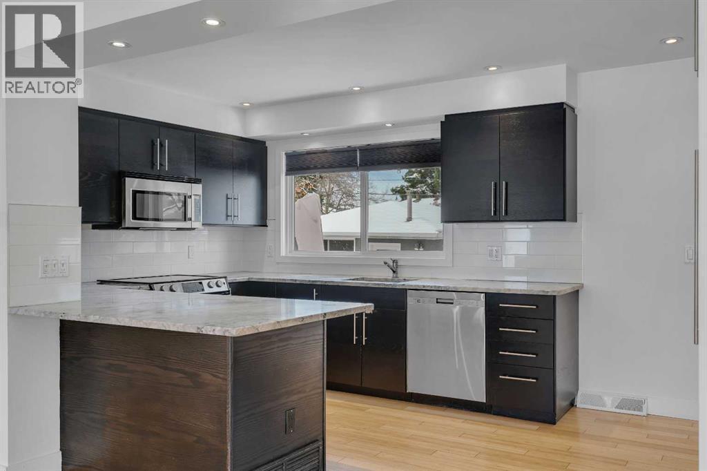 113 Langton Drive Sw, Calgary, Alberta  T3E 5G1 - Photo 8 - A2295562