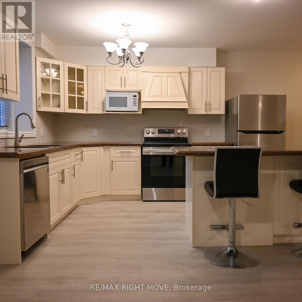 32 Mills Circle, Springwater (Midhurst), Ontario  L0L 1X0 - Photo 11 - S13023480